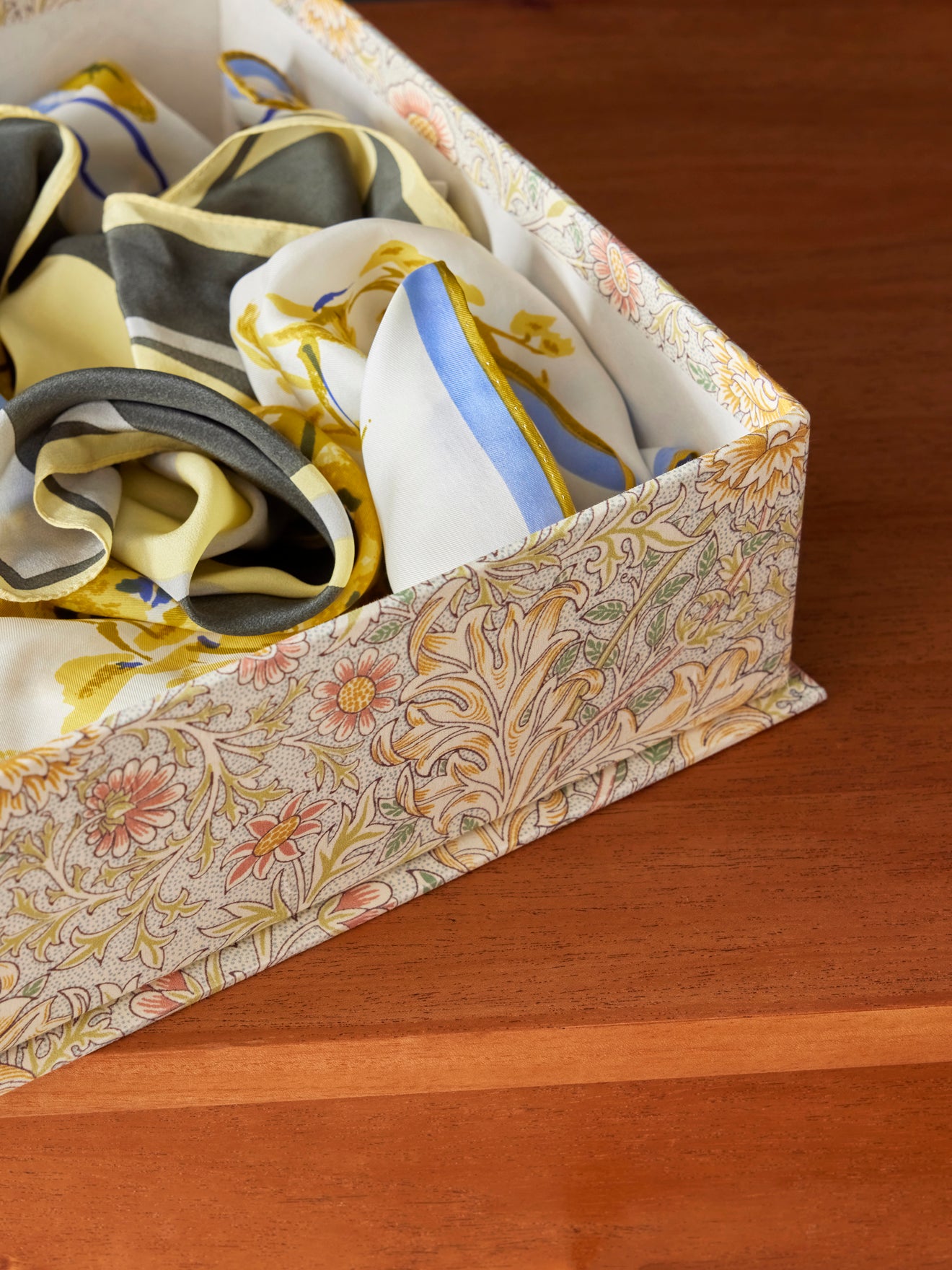 Boîte coffret en tissu Double Bough, dessin William Morris