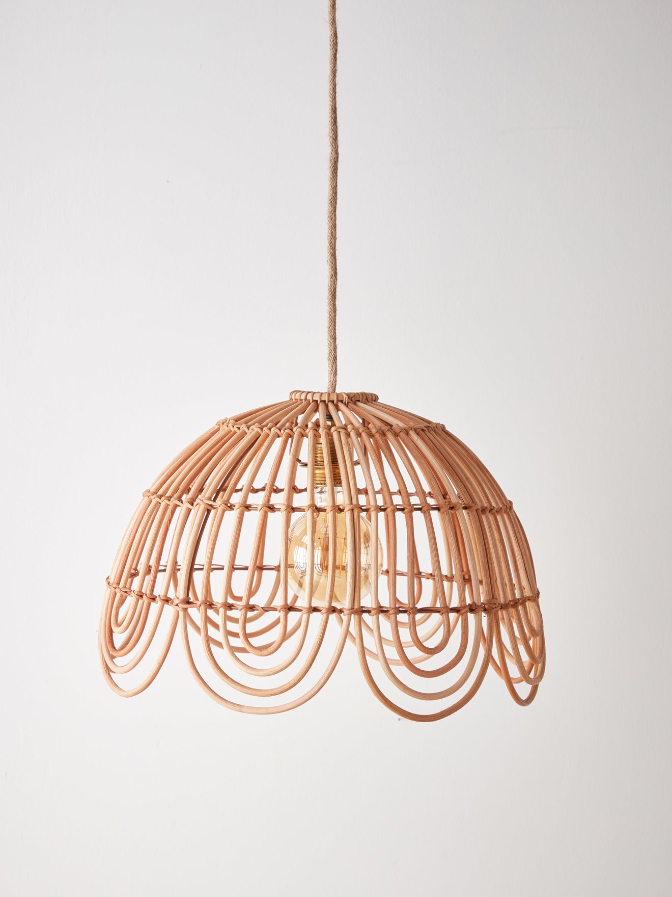 MODEBHD Lustre exquis nordique en forme de fleur blanche éclairage de plafond abat-jour en acrylique suspension lumière corde réglable suspension MODEBHD Lustre exquis nordique en forme de fleur blanche éclairage de plafond abat-jour en acrylique suspension lumière corde réglable suspension