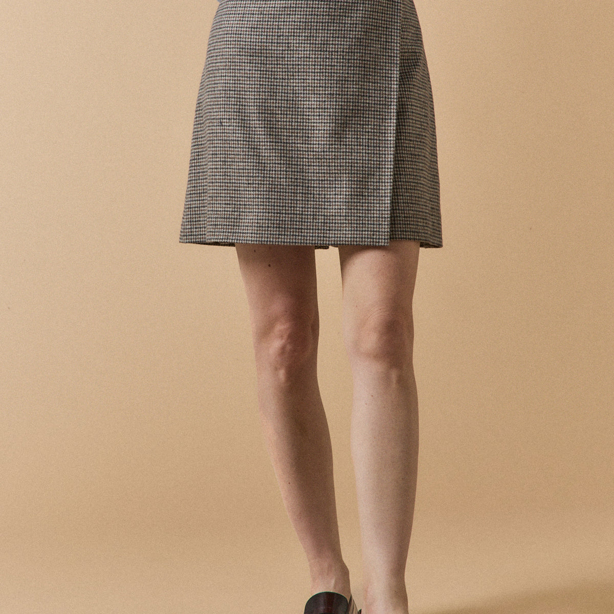 Jupe Courte Crayon En Lin à Carreaux Noir Et Beige - Marque Gianni Ernani - Taille 40 - Occasion Très Bon état