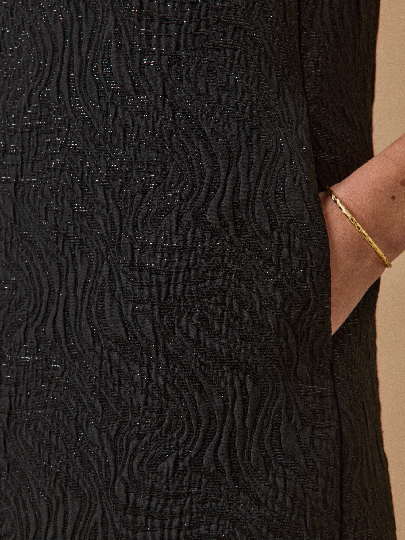 Robe courte jacquard reliefé femme