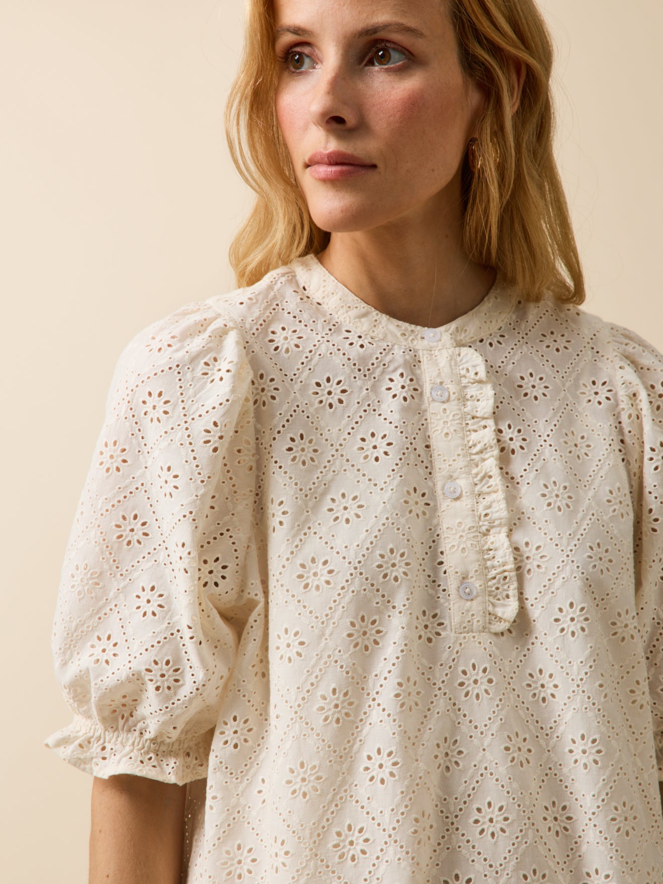 Robe courte broderie anglaise femme