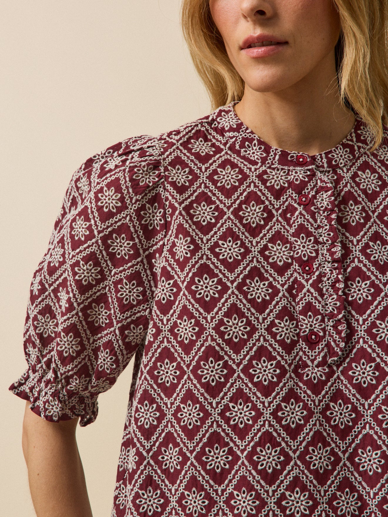 Robe courte broderie anglaise femme