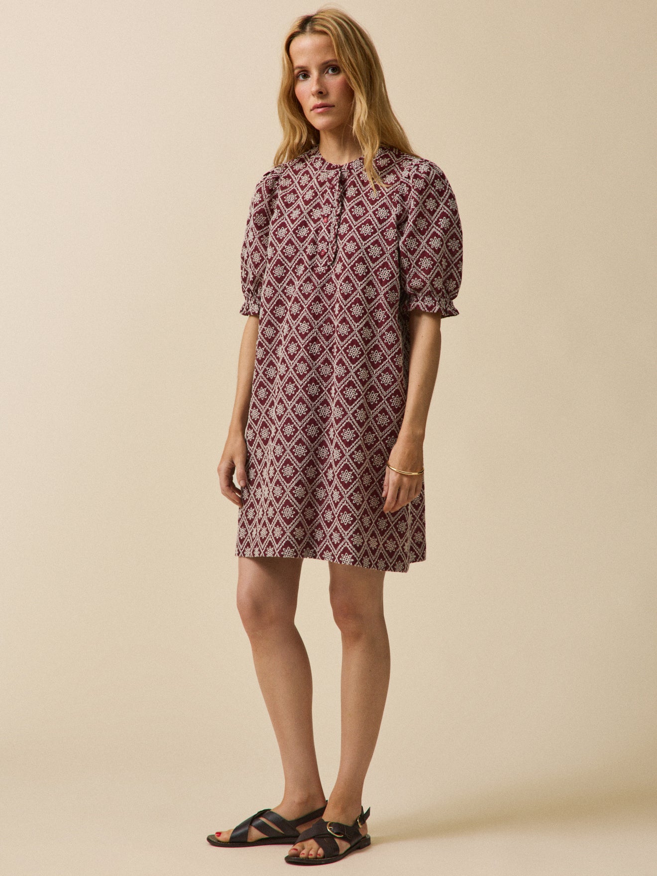 Robe courte broderie anglaise femme