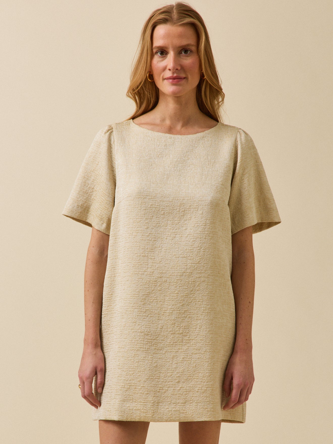 Robe courte cérémonie femme jacquard doré