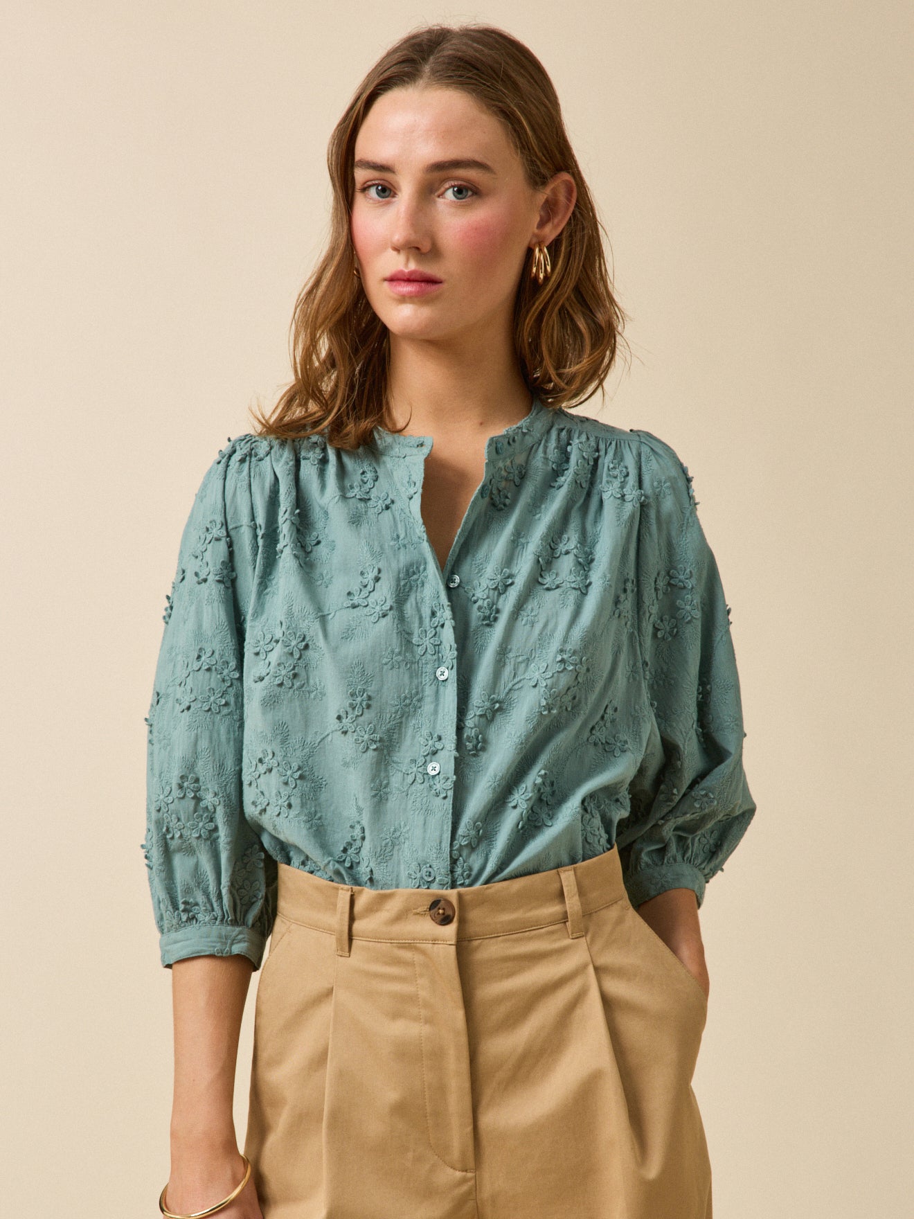 Blouse coton brodée fleurs 3D femme