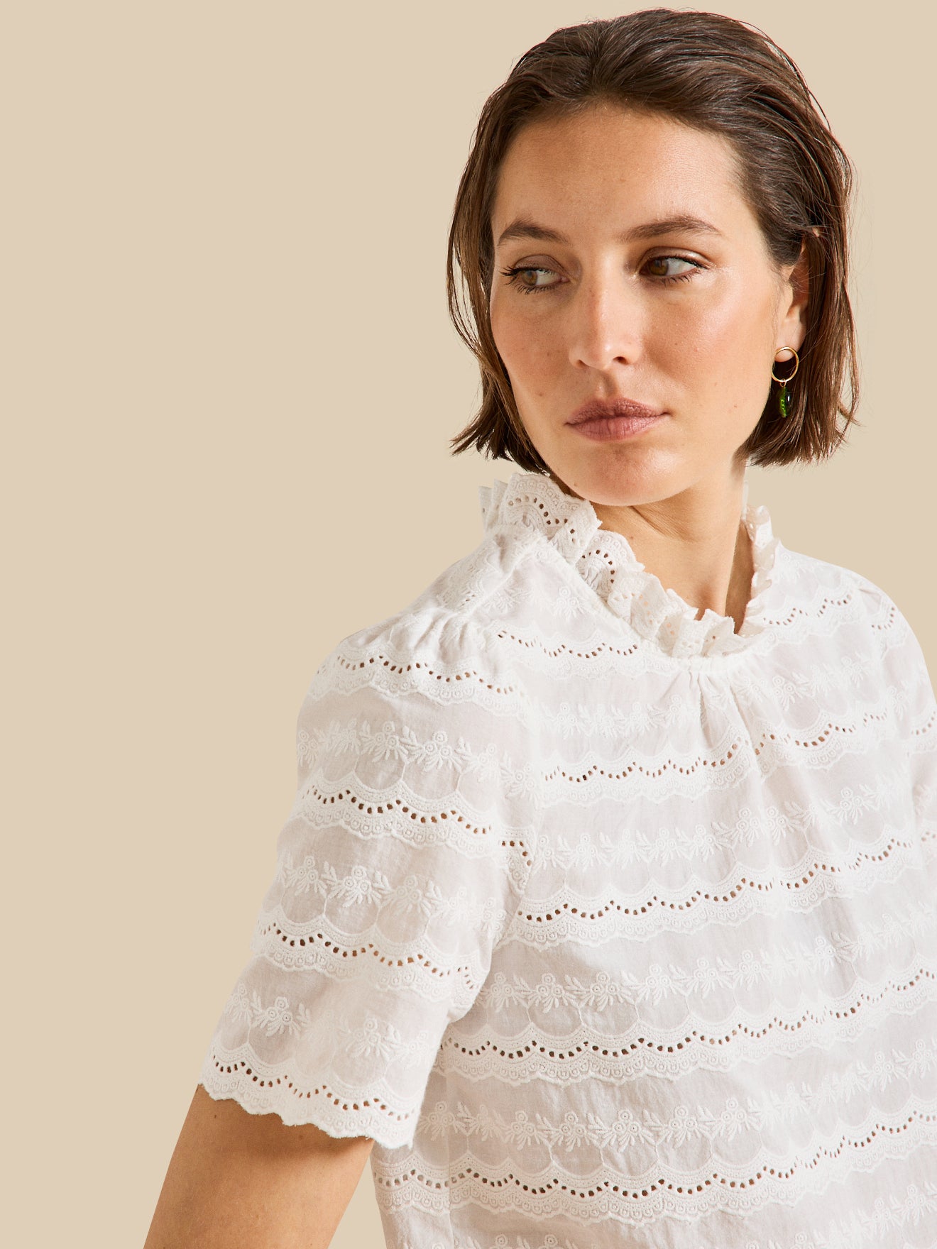 Top broderie anglaise col volanté femme