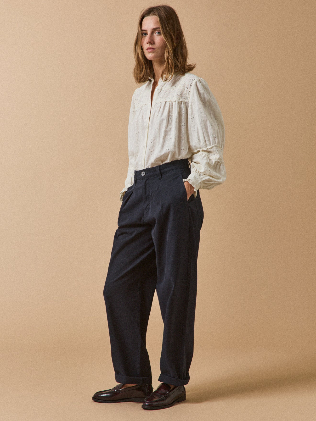 Blouse trousseau brodée femme col volanté