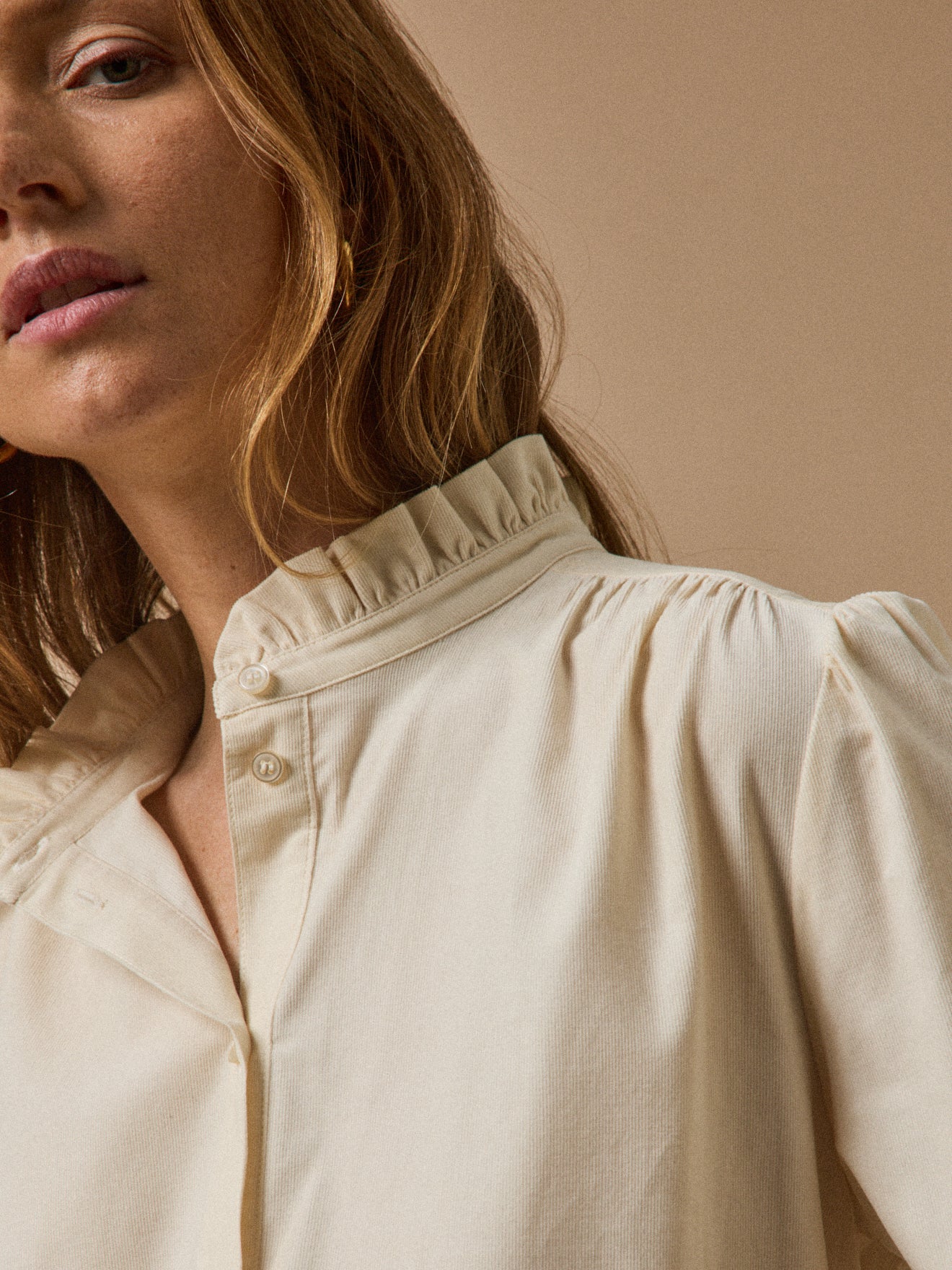 Chemise volantée femme velours côtelé babycord