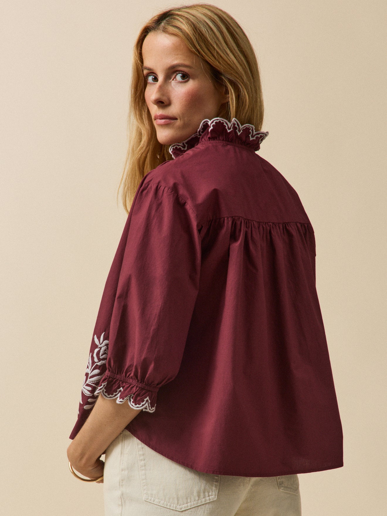 Blouse col volanté coton brodé femme
