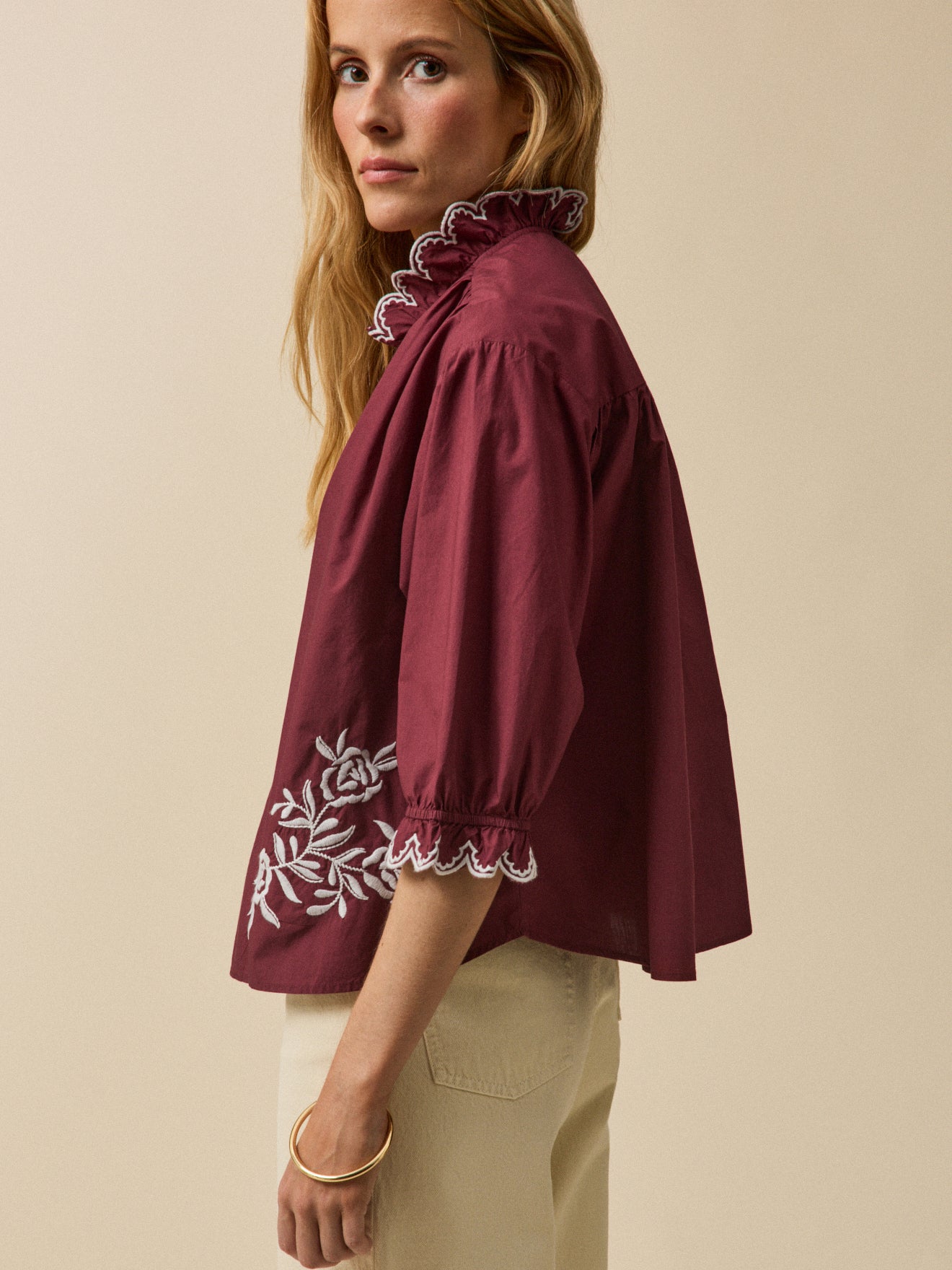 Blouse col volanté coton brodé femme
