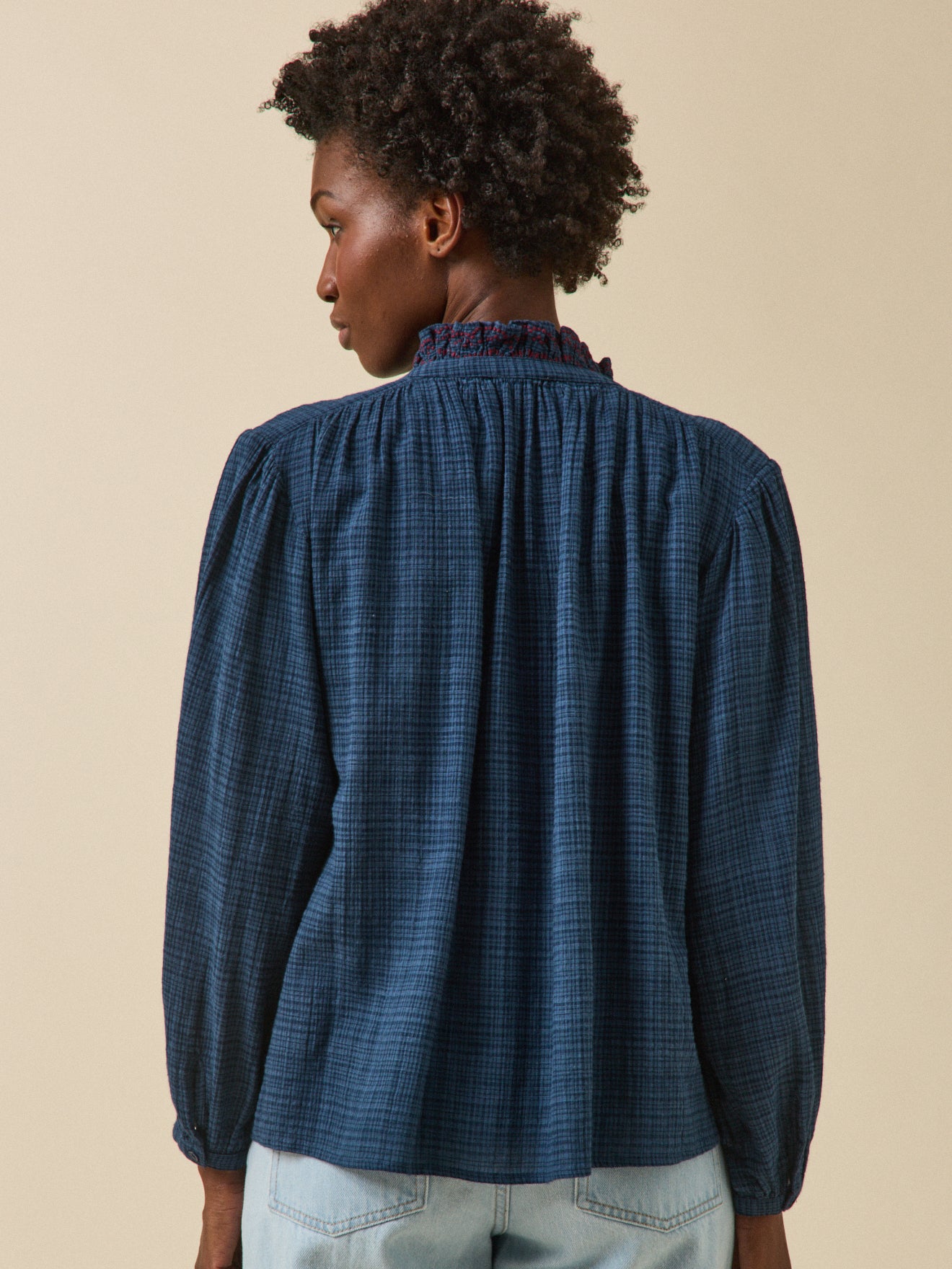 Blouse volant brodé crépon femme