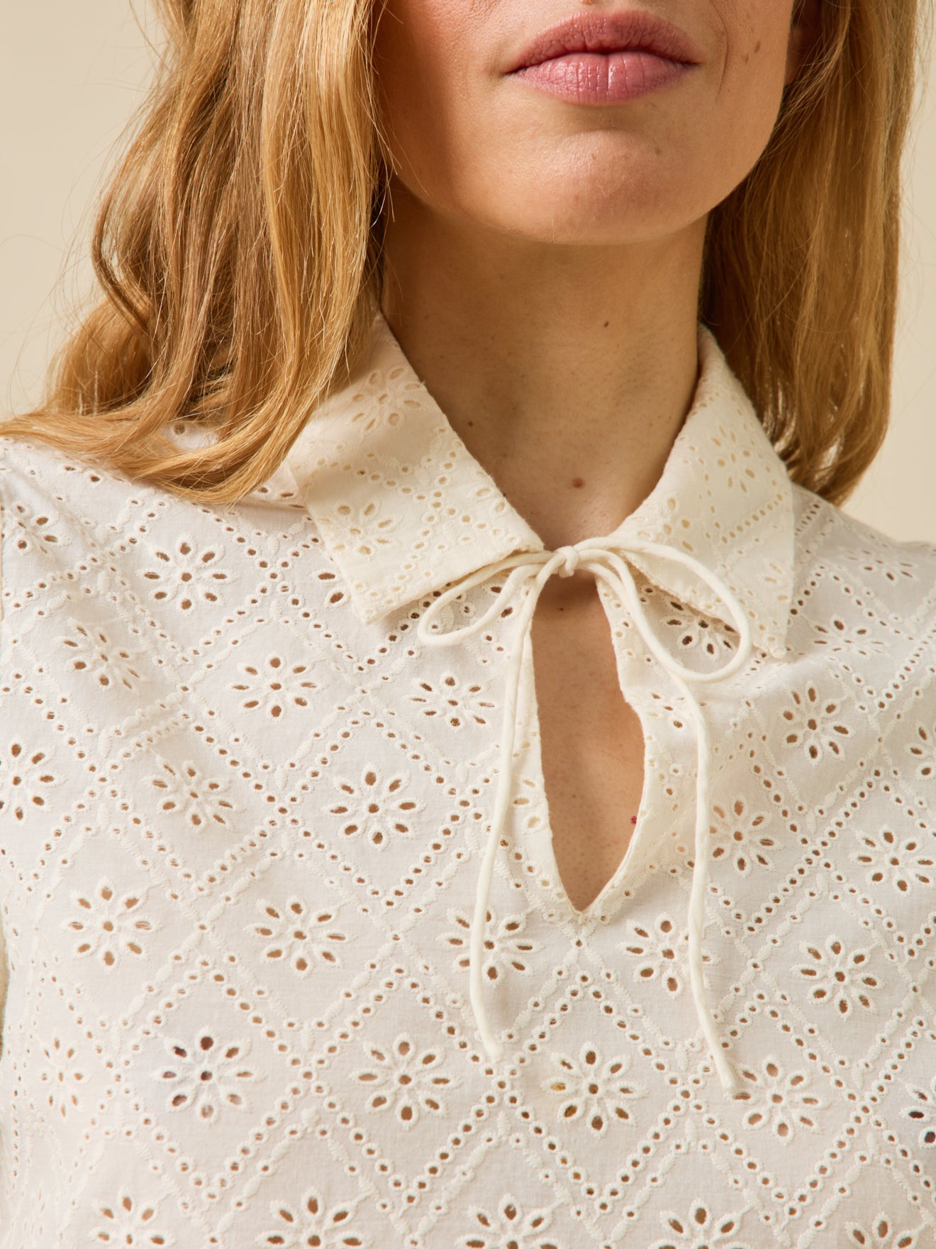 Top col polo femme broderie anglaise