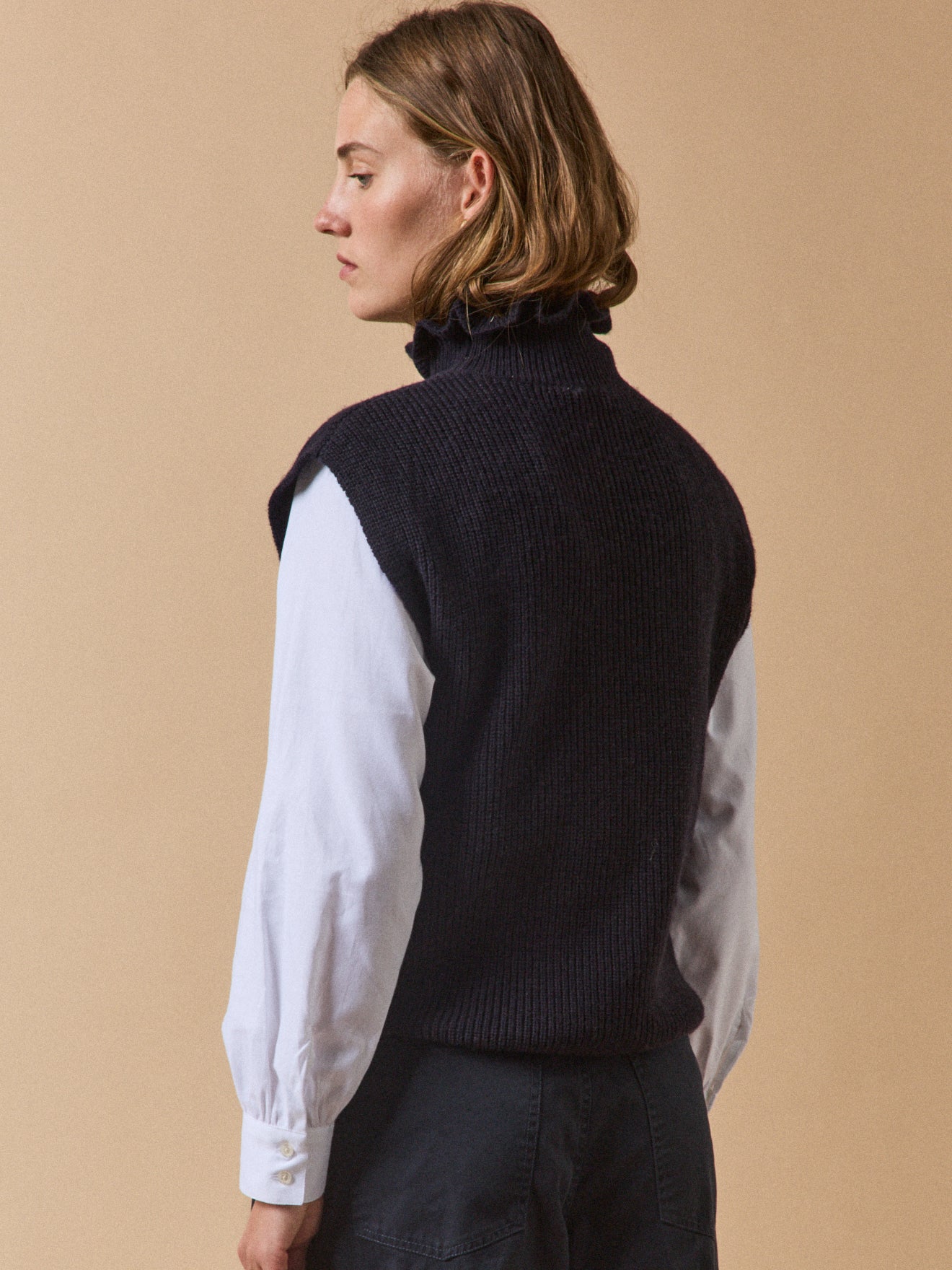 Pull sans manches col froufrou femme