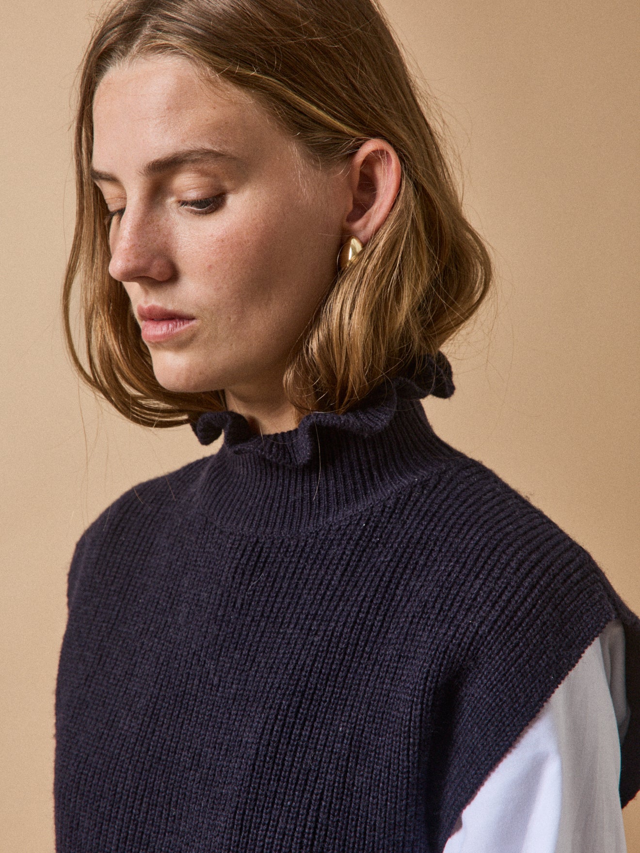 Pull sans manches col froufrou femme