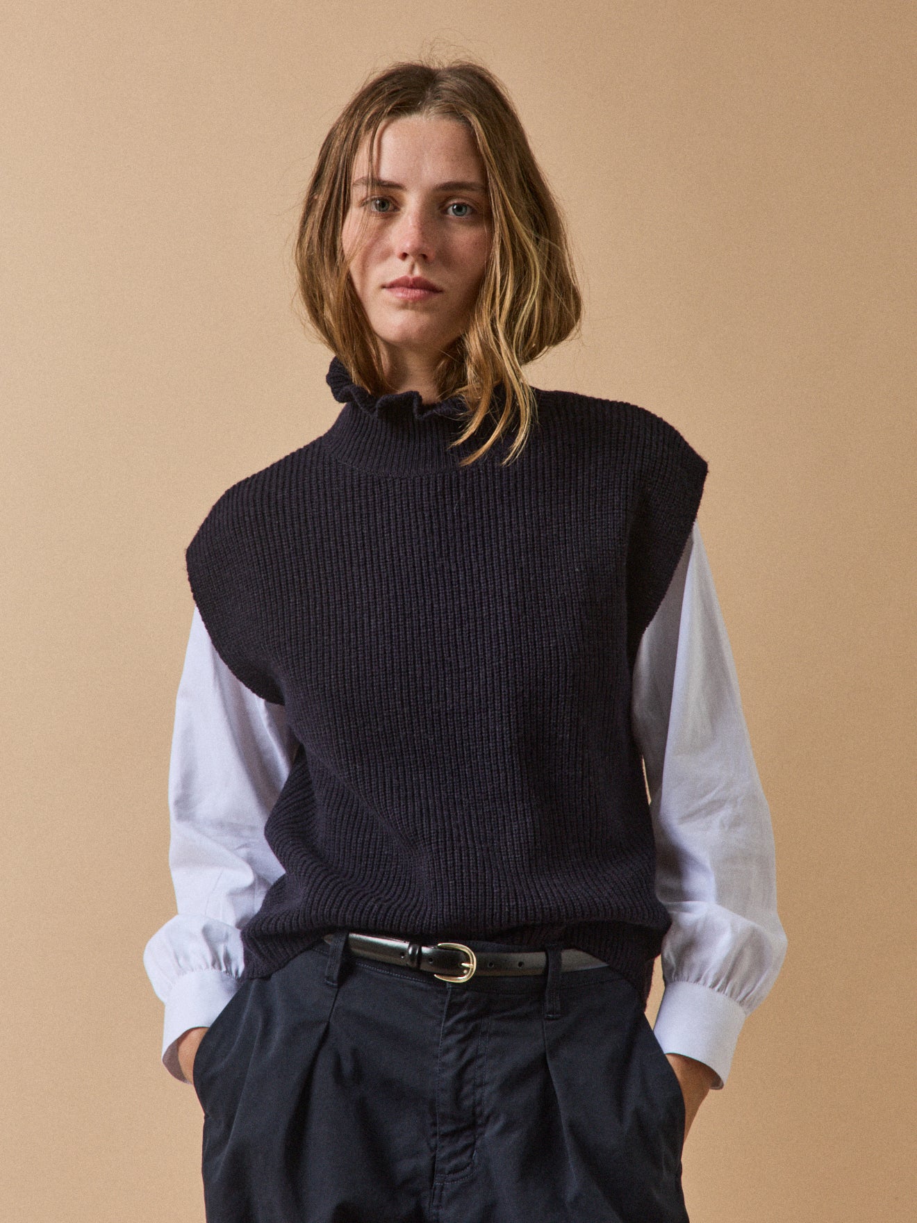 Pull sans manches col froufrou femme