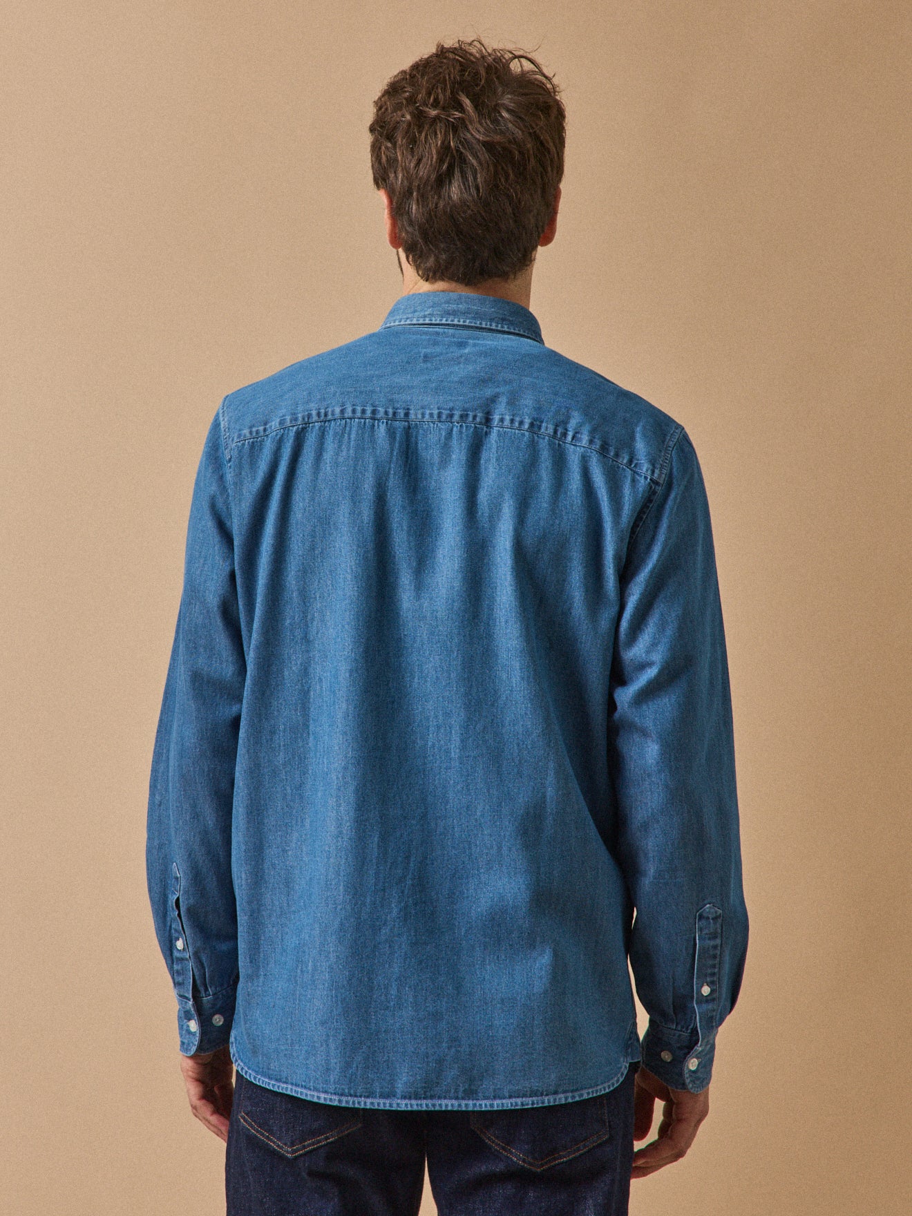Chemise en jean homme coupe contemporaine