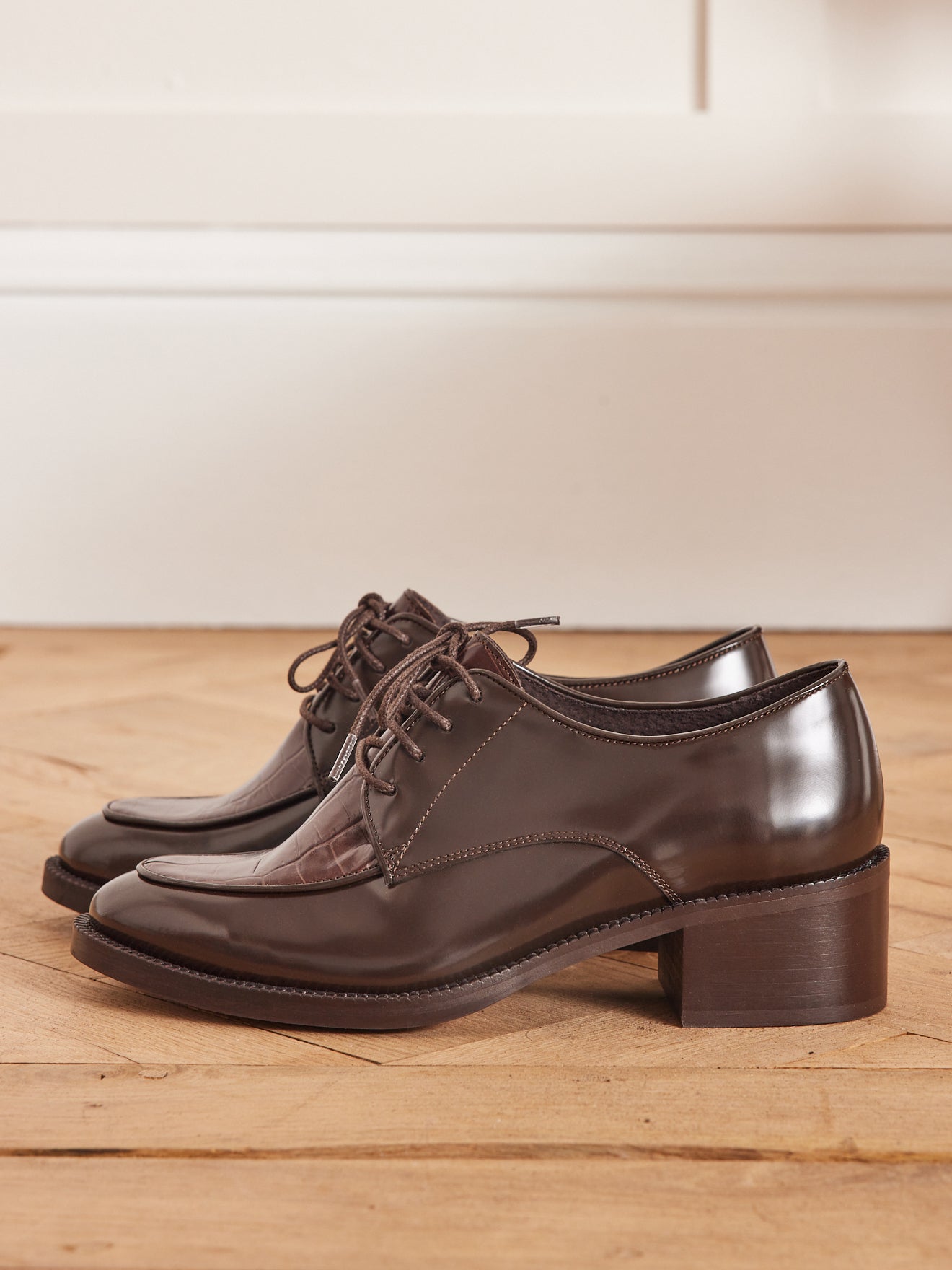 Derbies bicolores à talon en cuir femme