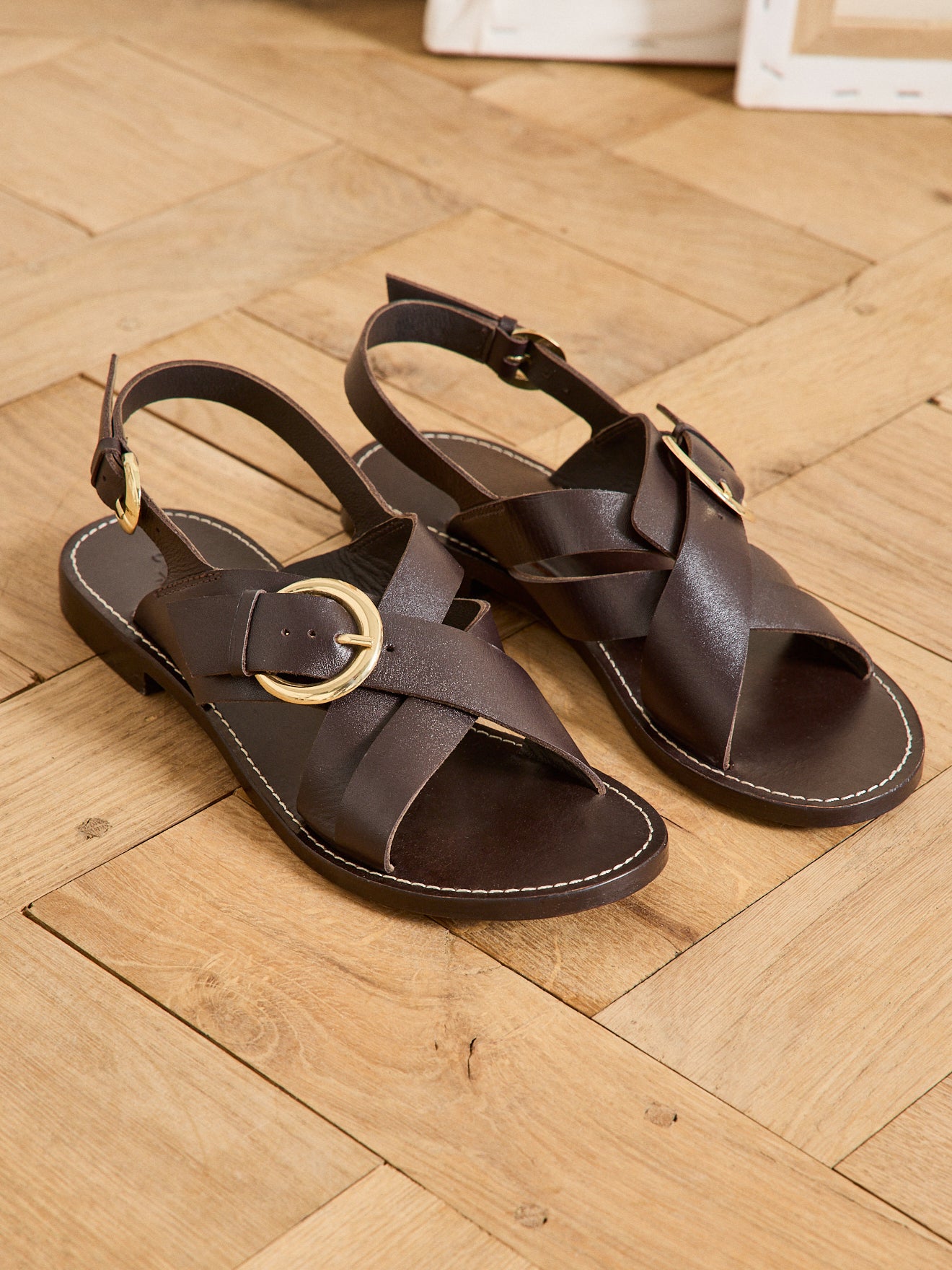 Sandales plates brides croisées cuir femme