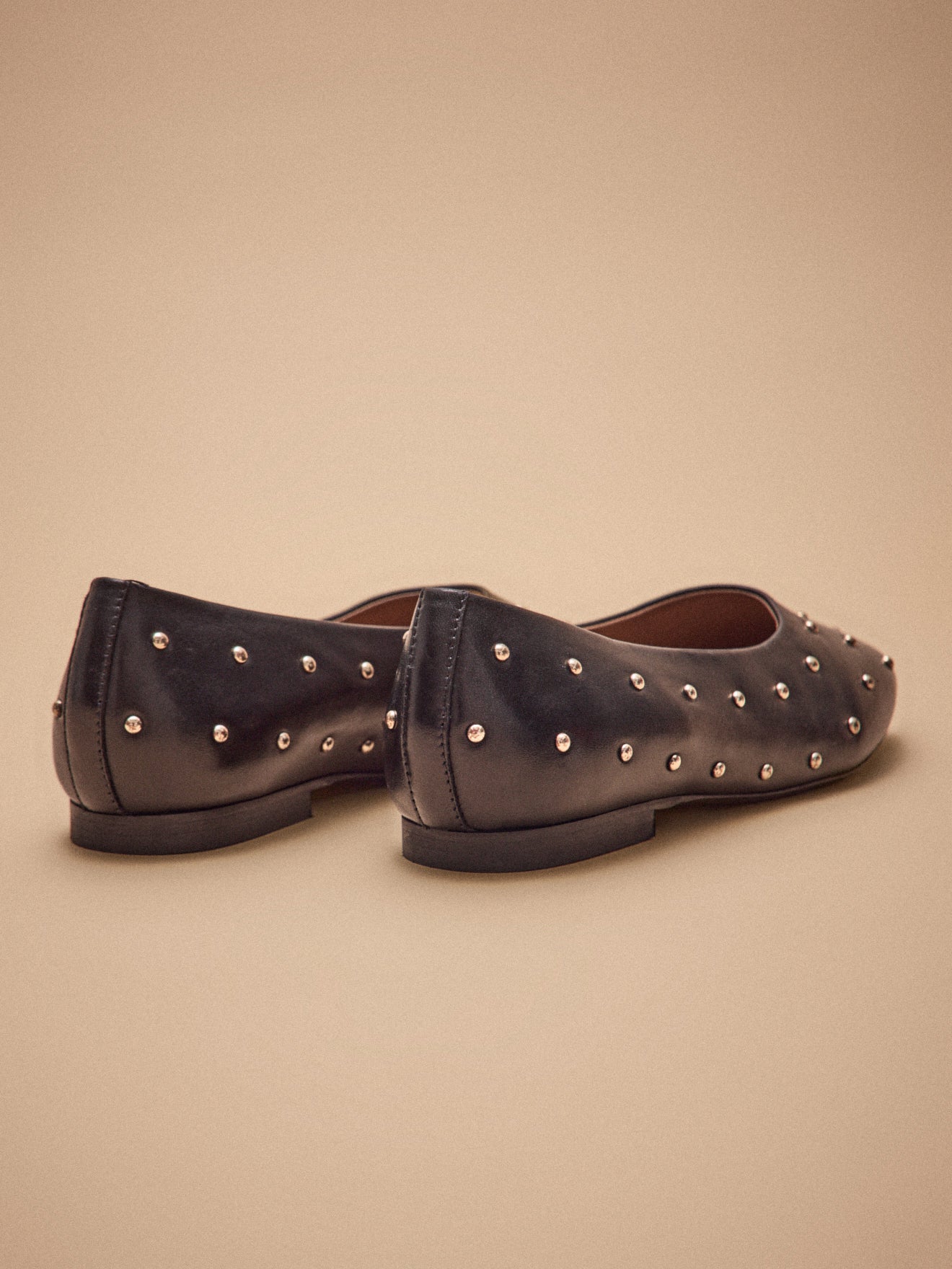 Ballerines cloutées cuir lisse femme