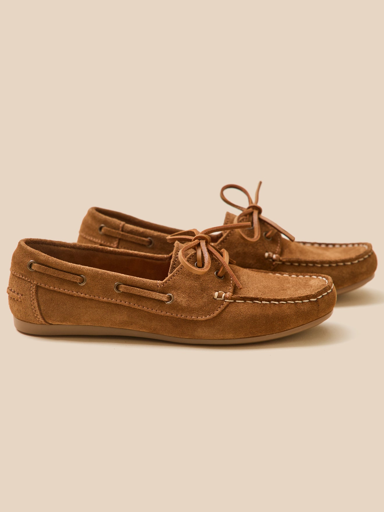 Chaussures bateau cuir femme