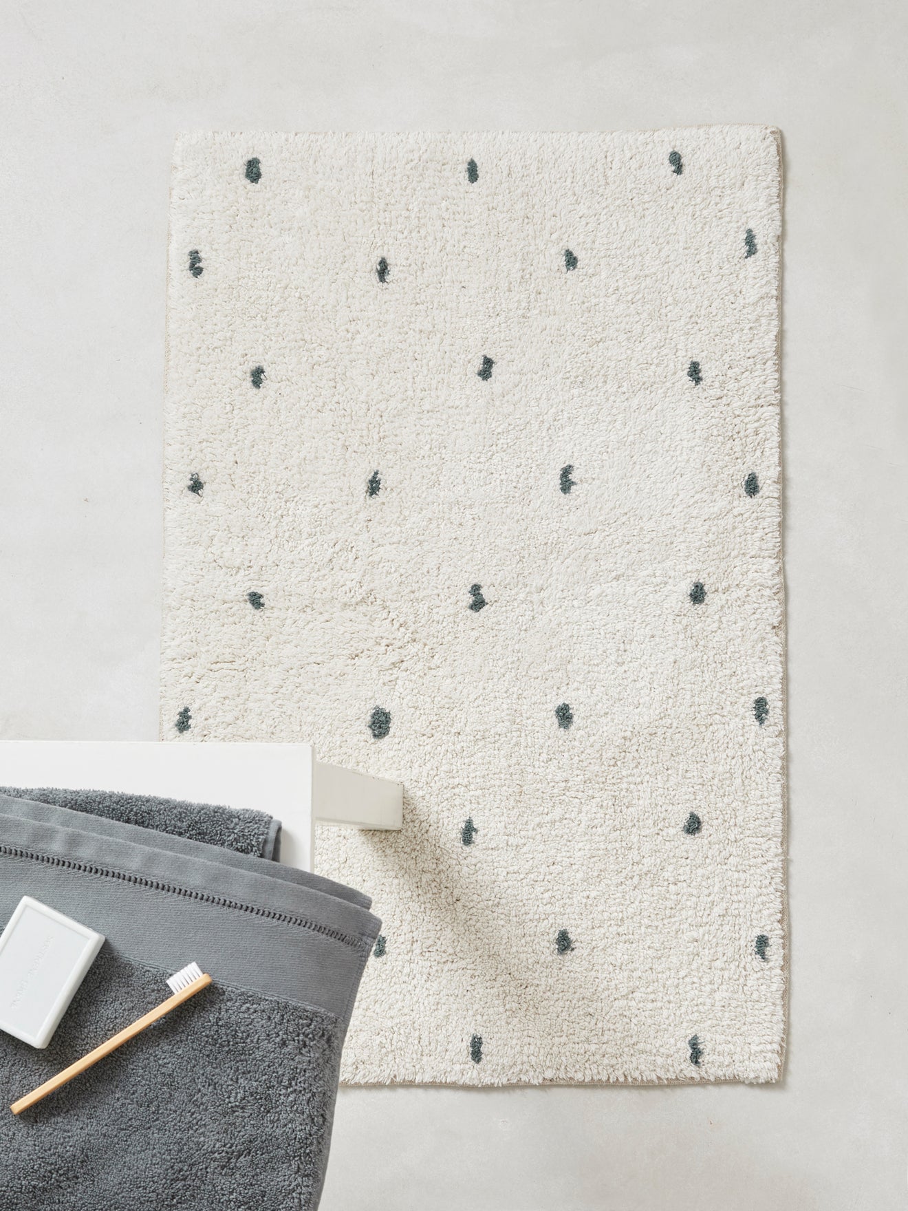 Tapis de bain à pois