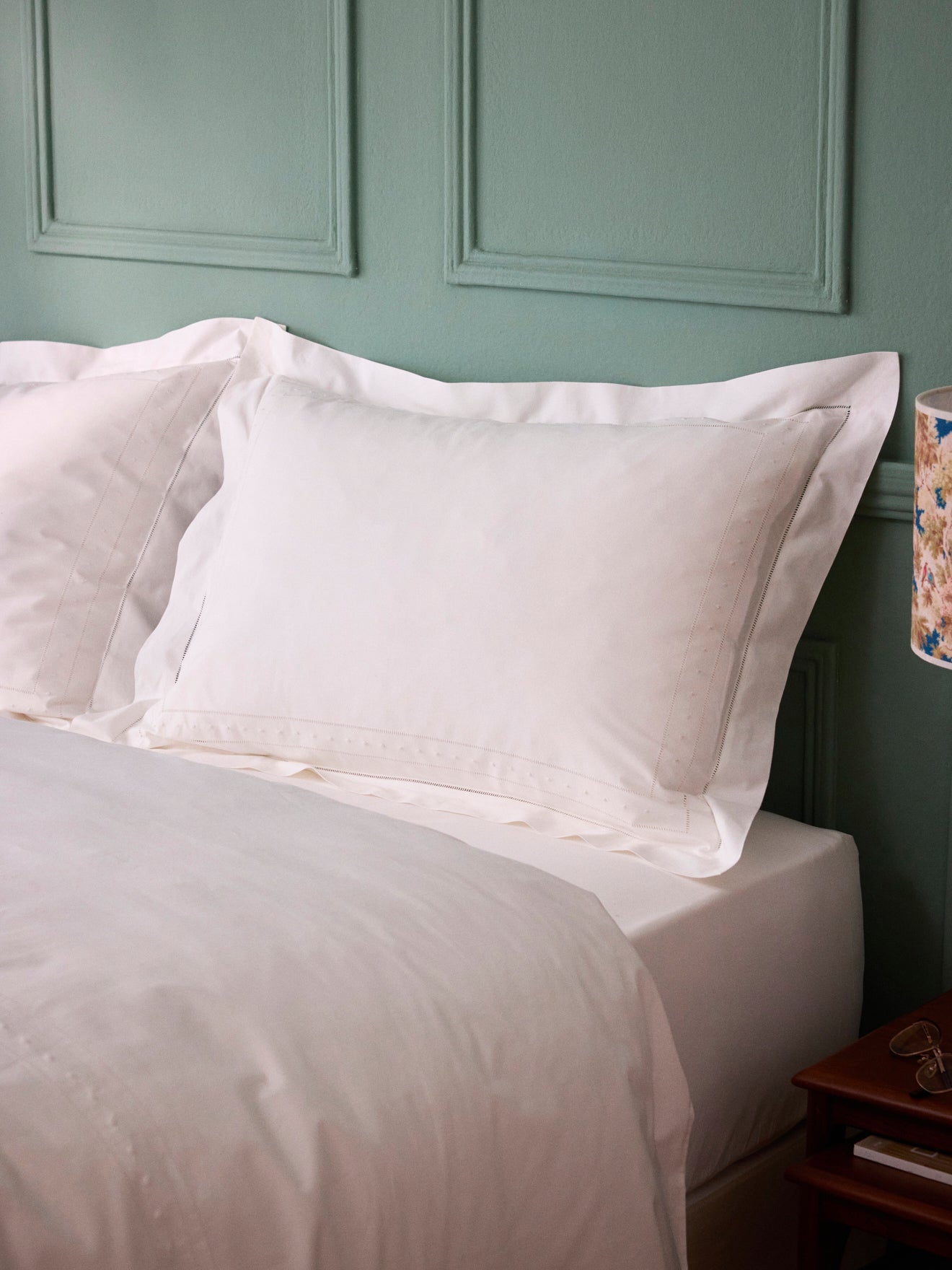 Taie d'oreiller percale de coton brodée "Aglaé"