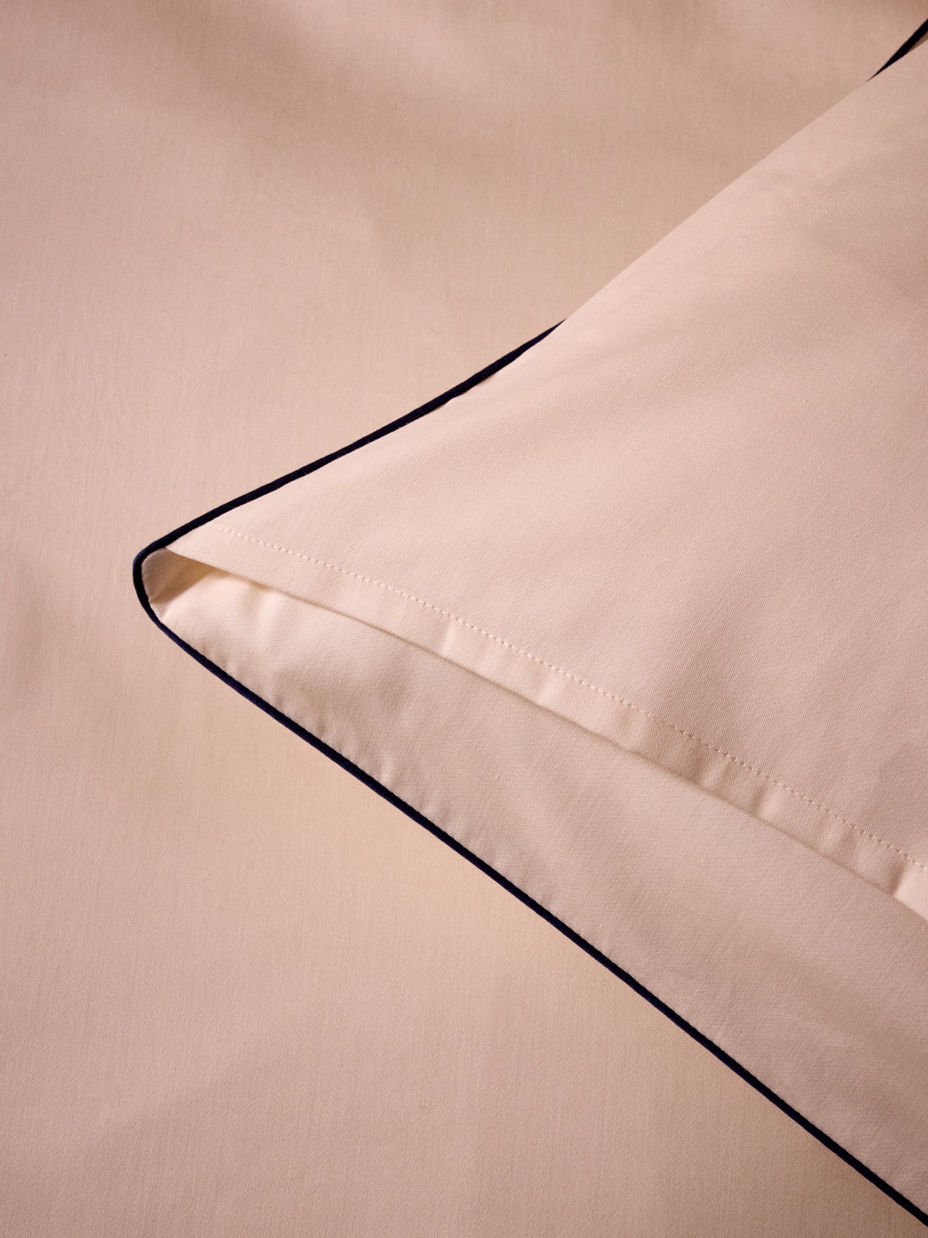 Taie d'oreiller satin de coton "Madeleine"