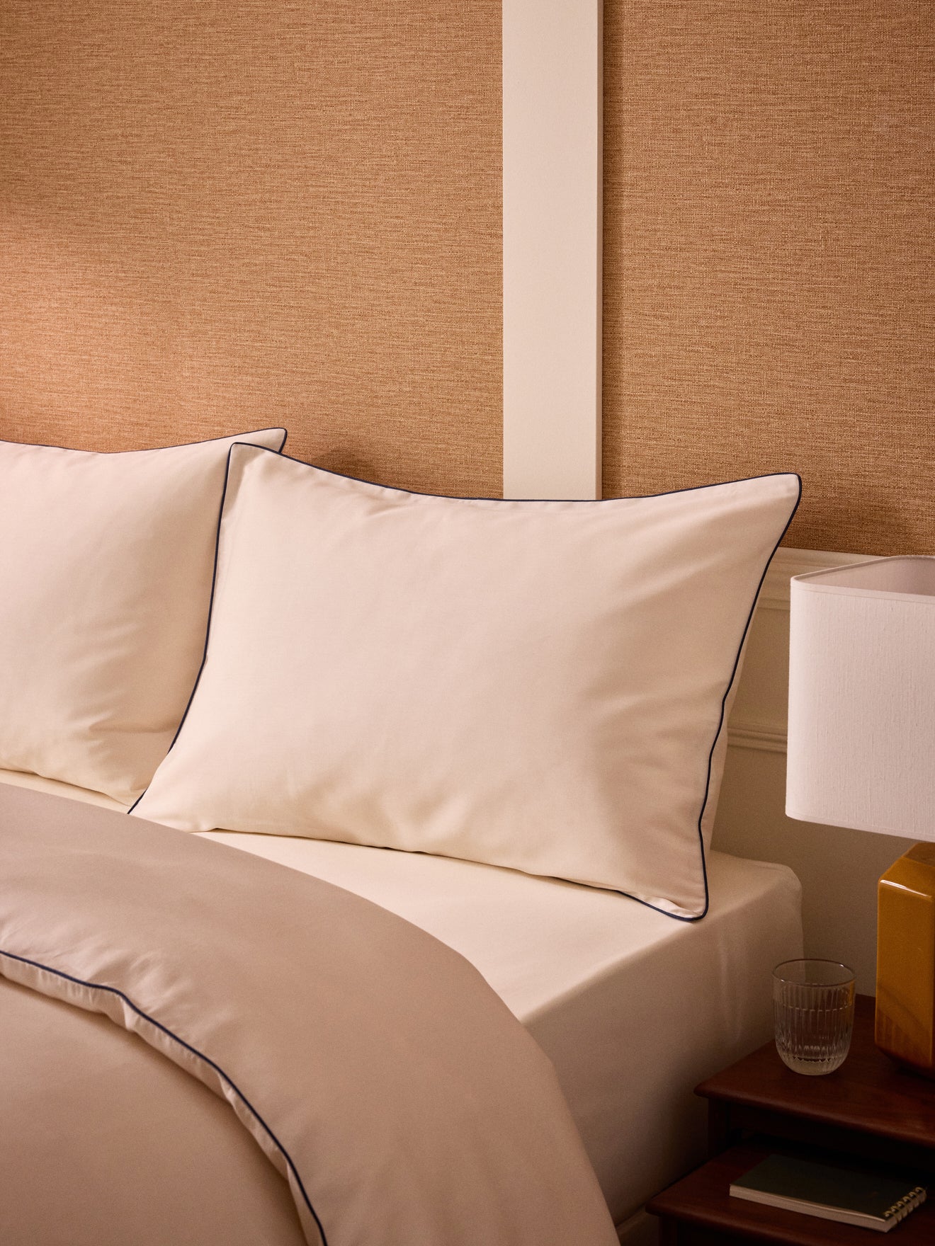 Taie d'oreiller satin de coton "Madeleine"