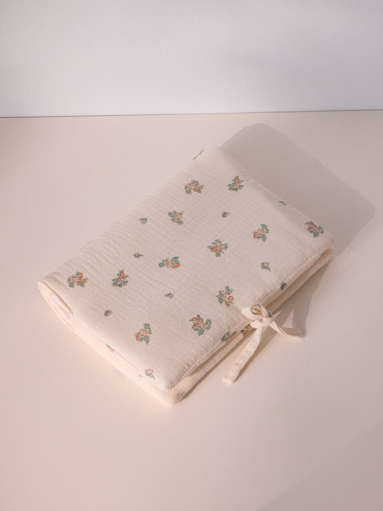 Housse pour carnet de santé en gaze hirondelles