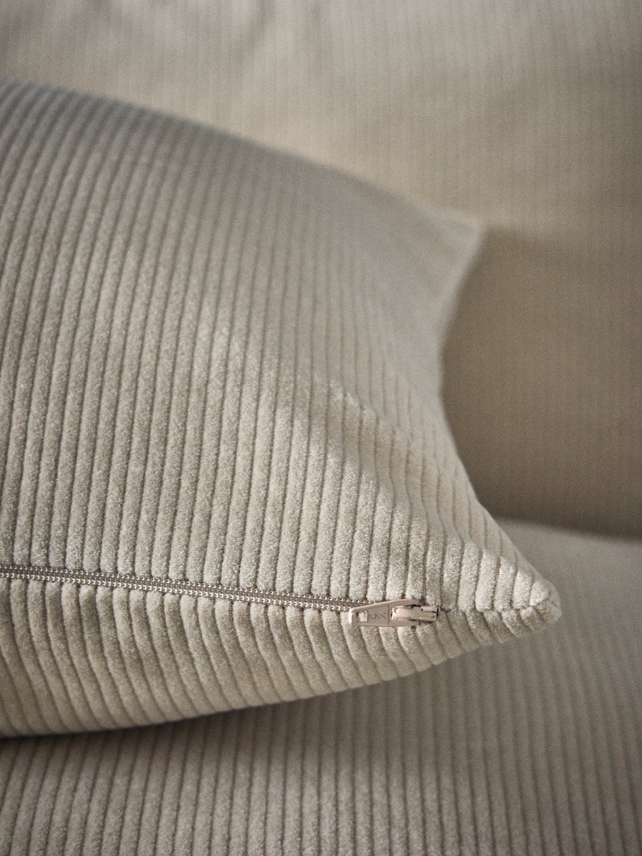 Housse De Coussin En Velours C tel Craie Cyrillus FR housse-de-coussin-en-velours-c-tel-craie-cyrillus-fr