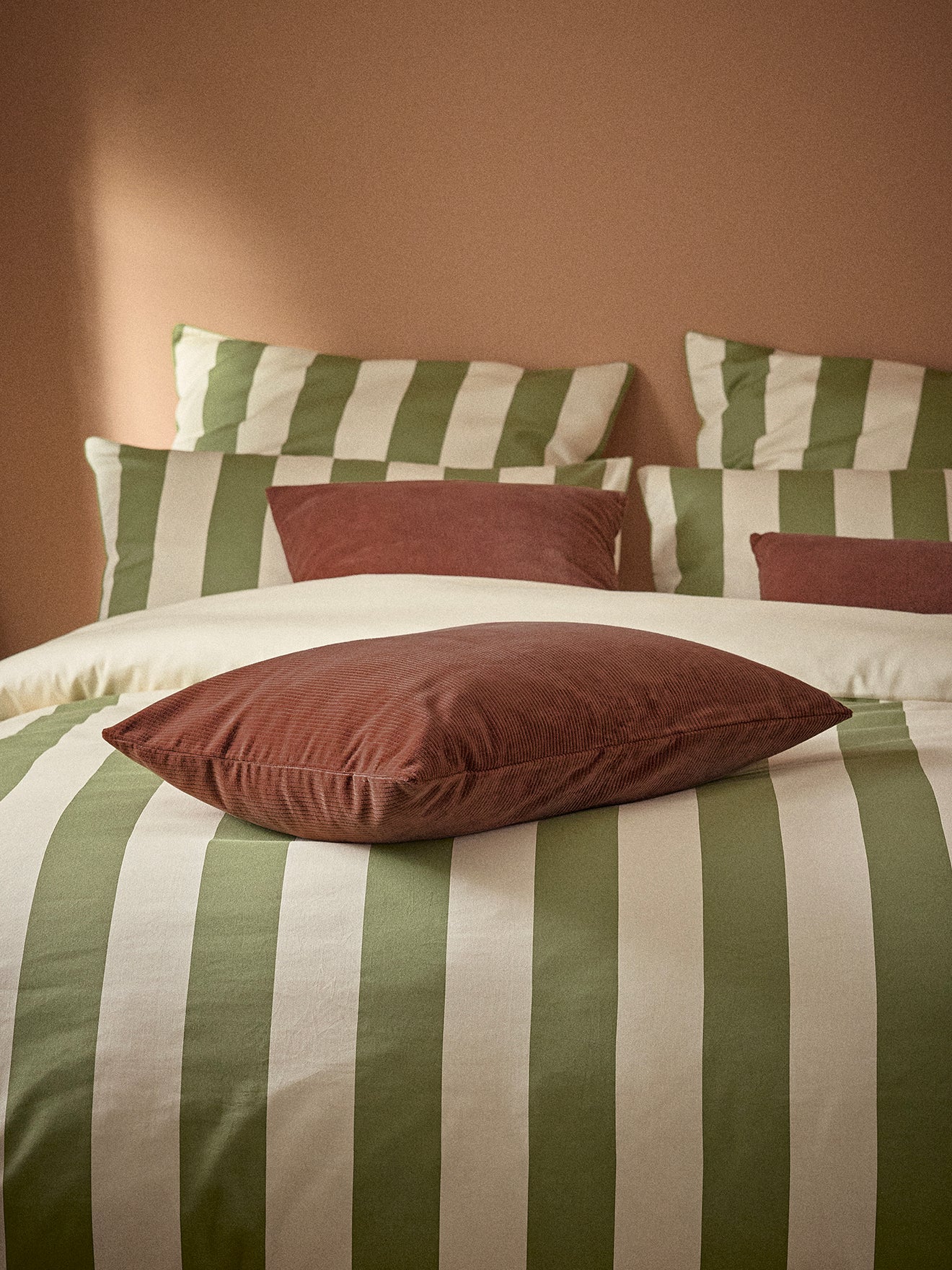 Housse de coussin en velours côtelé