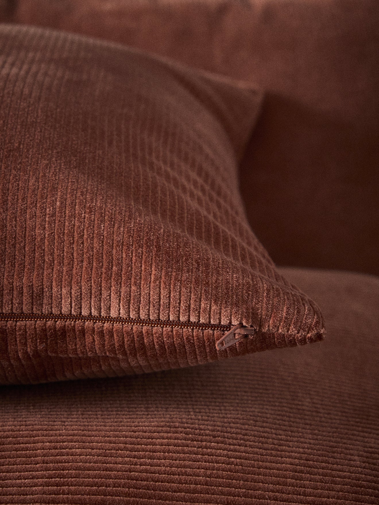 Housse de coussin en velours côtelé