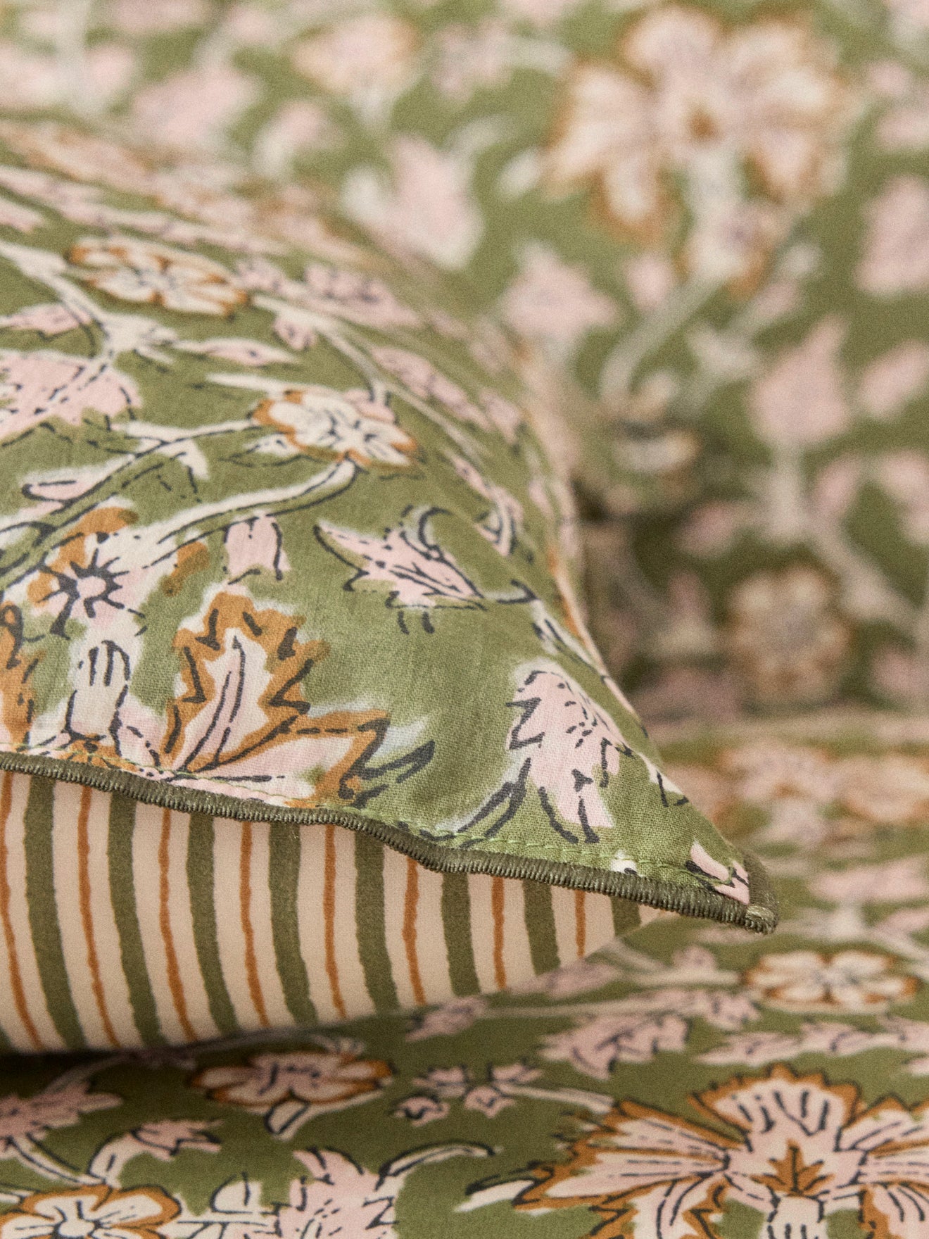 Housse de coussin fleuri indien