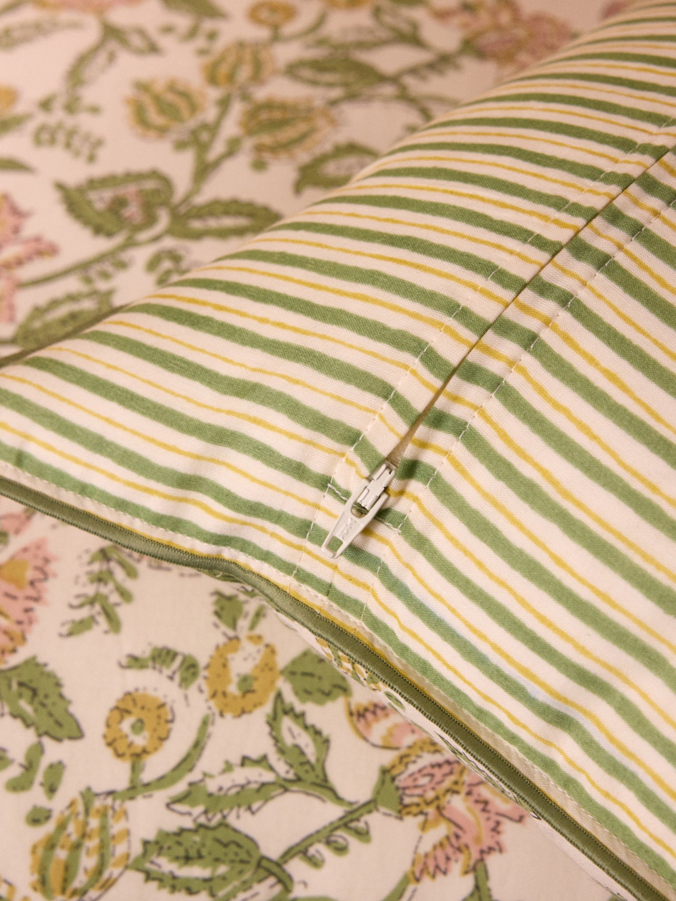 Housse de coussin imprimé indien