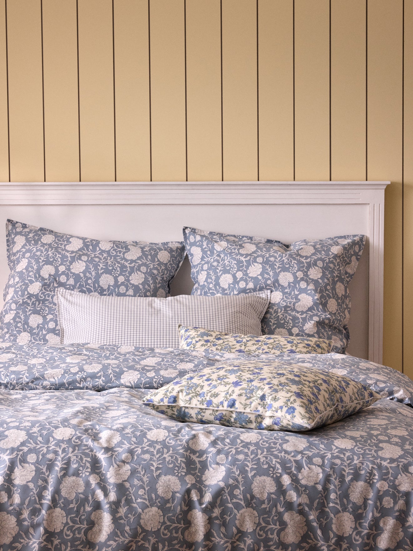 Housse de coussin fleurie coton et lin