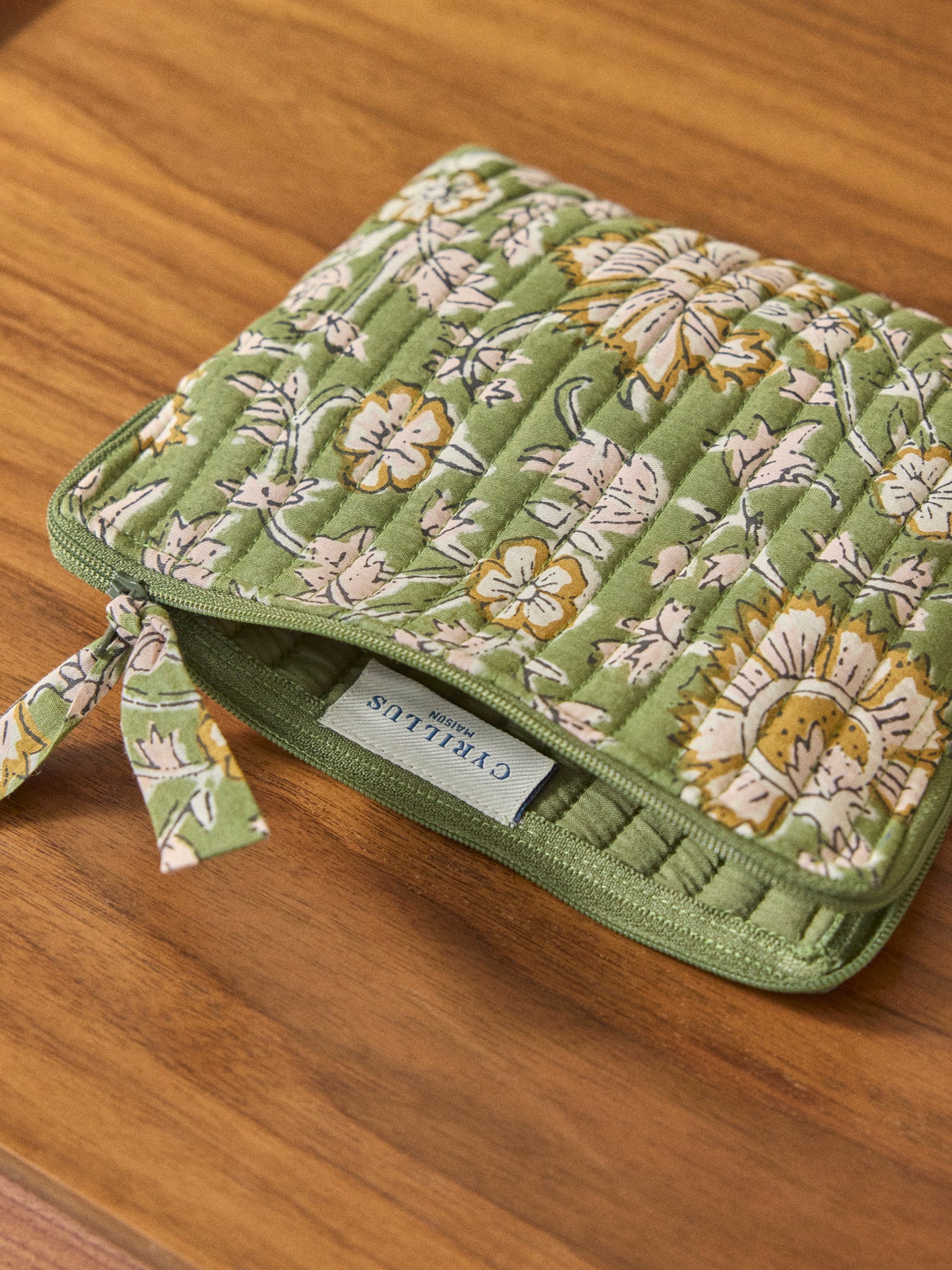 Pochette matelassée en tissu indien