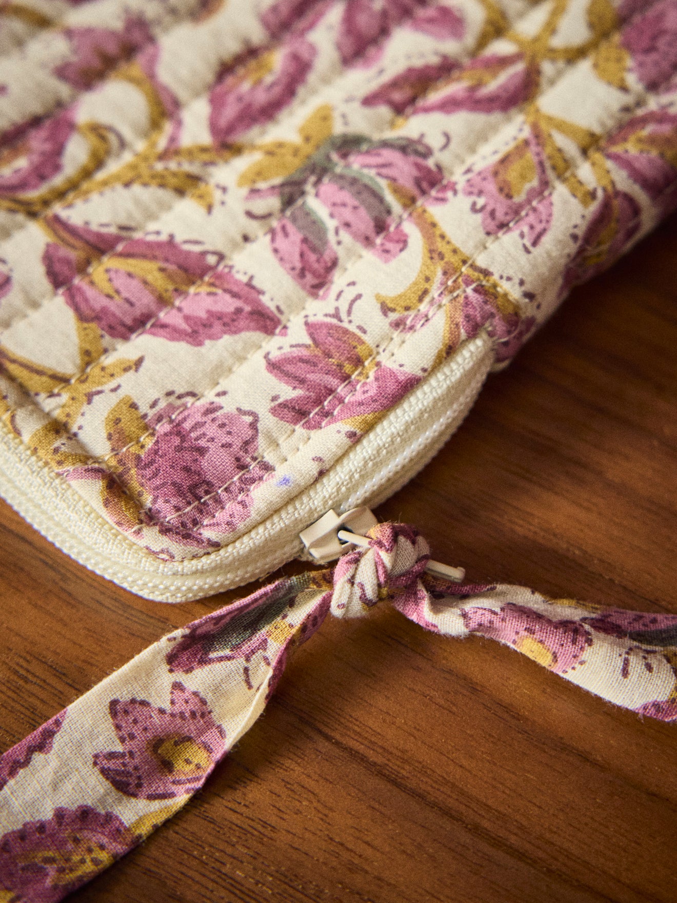 Pochette matelassée en tissu indien