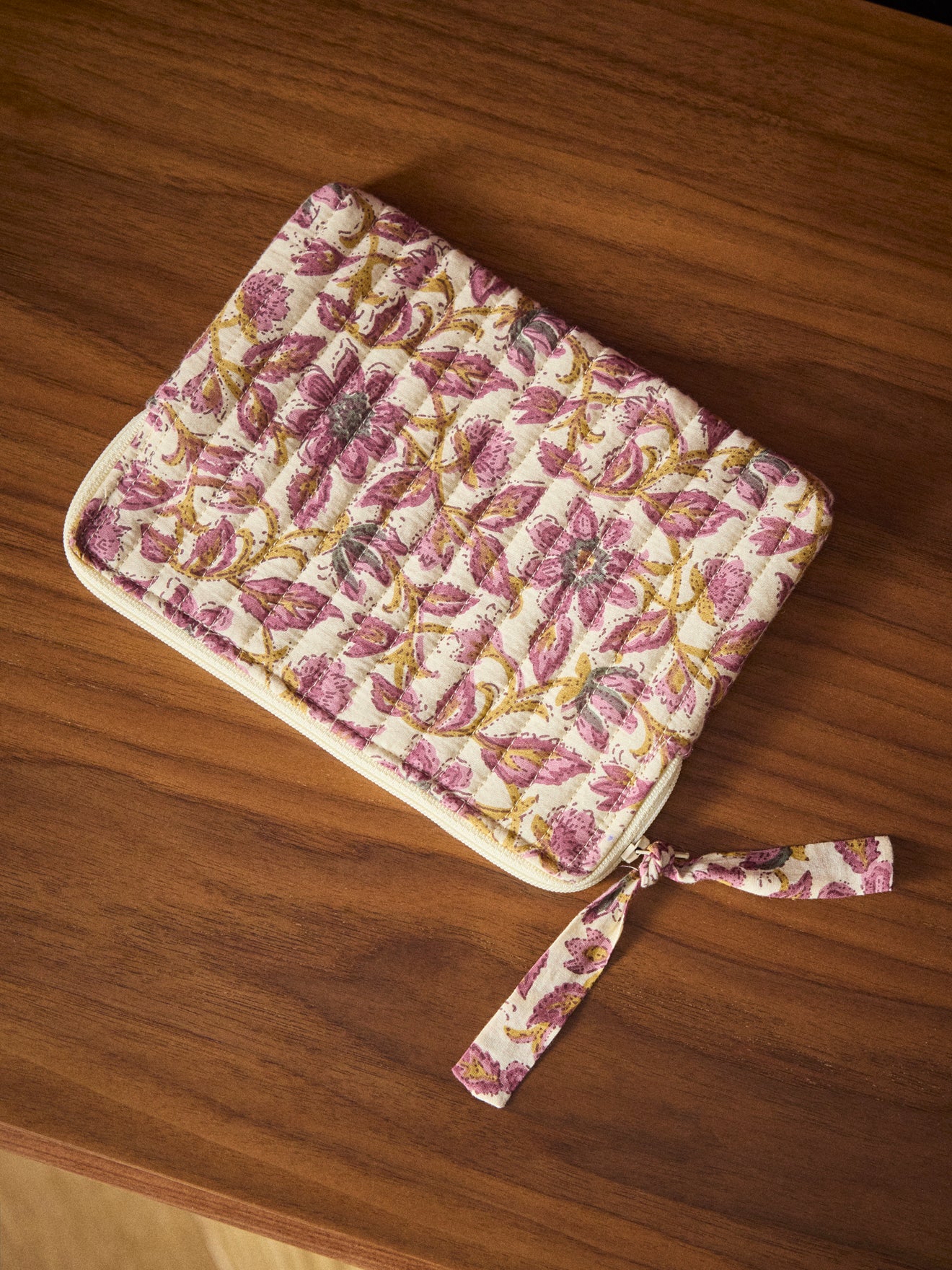 Pochette matelassée en tissu indien
