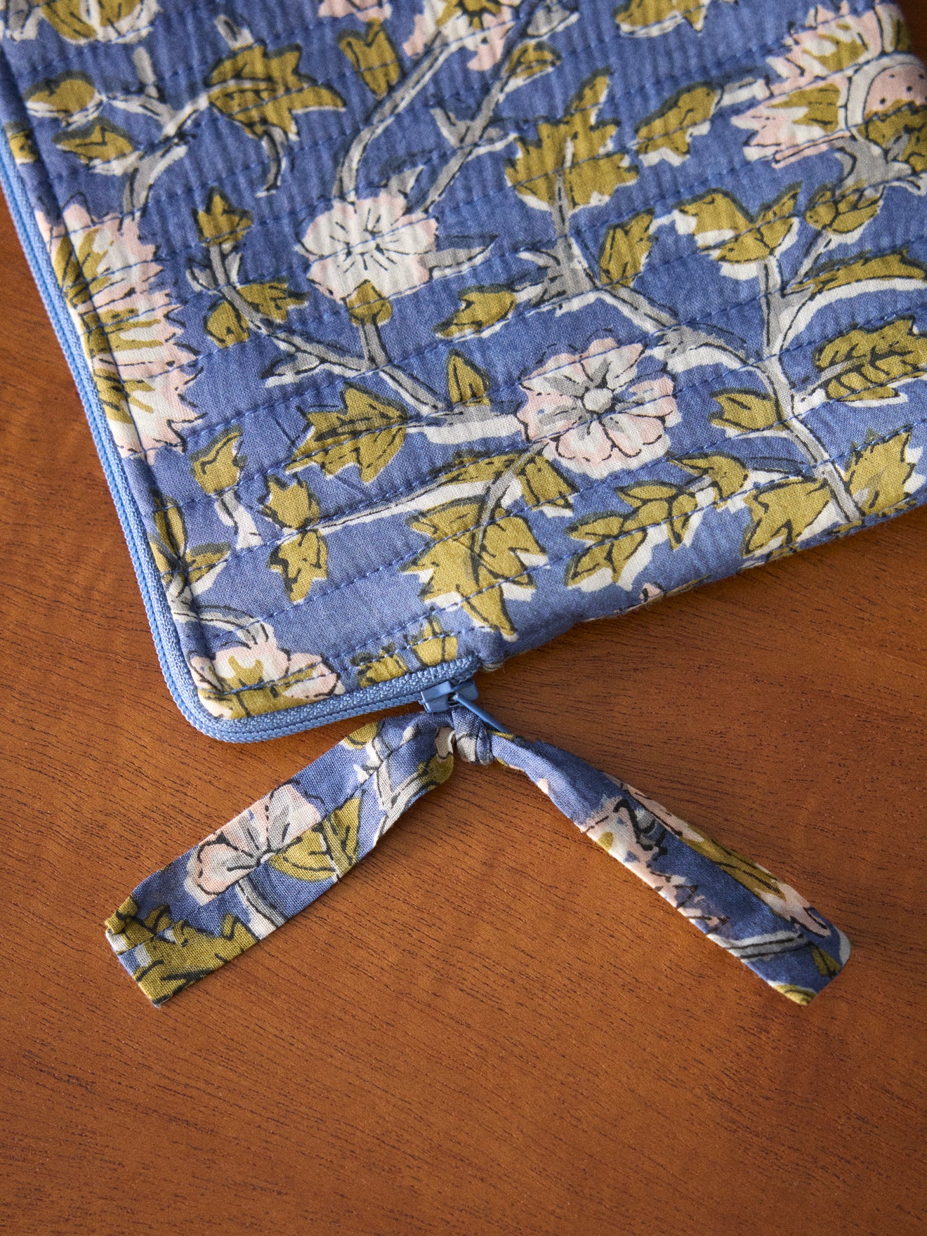 Pochette matelassée en tissu indien