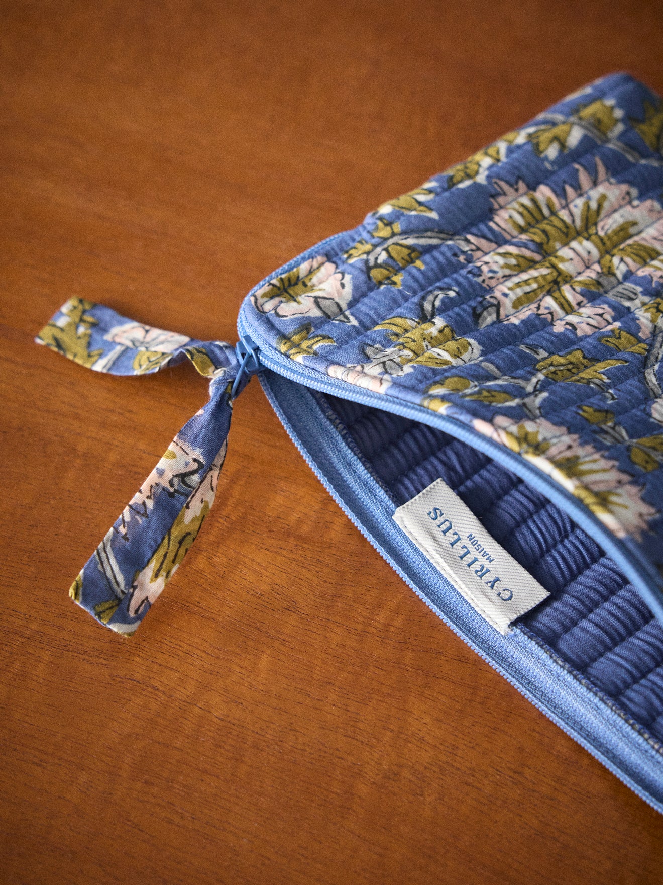 Pochette matelassée en tissu indien