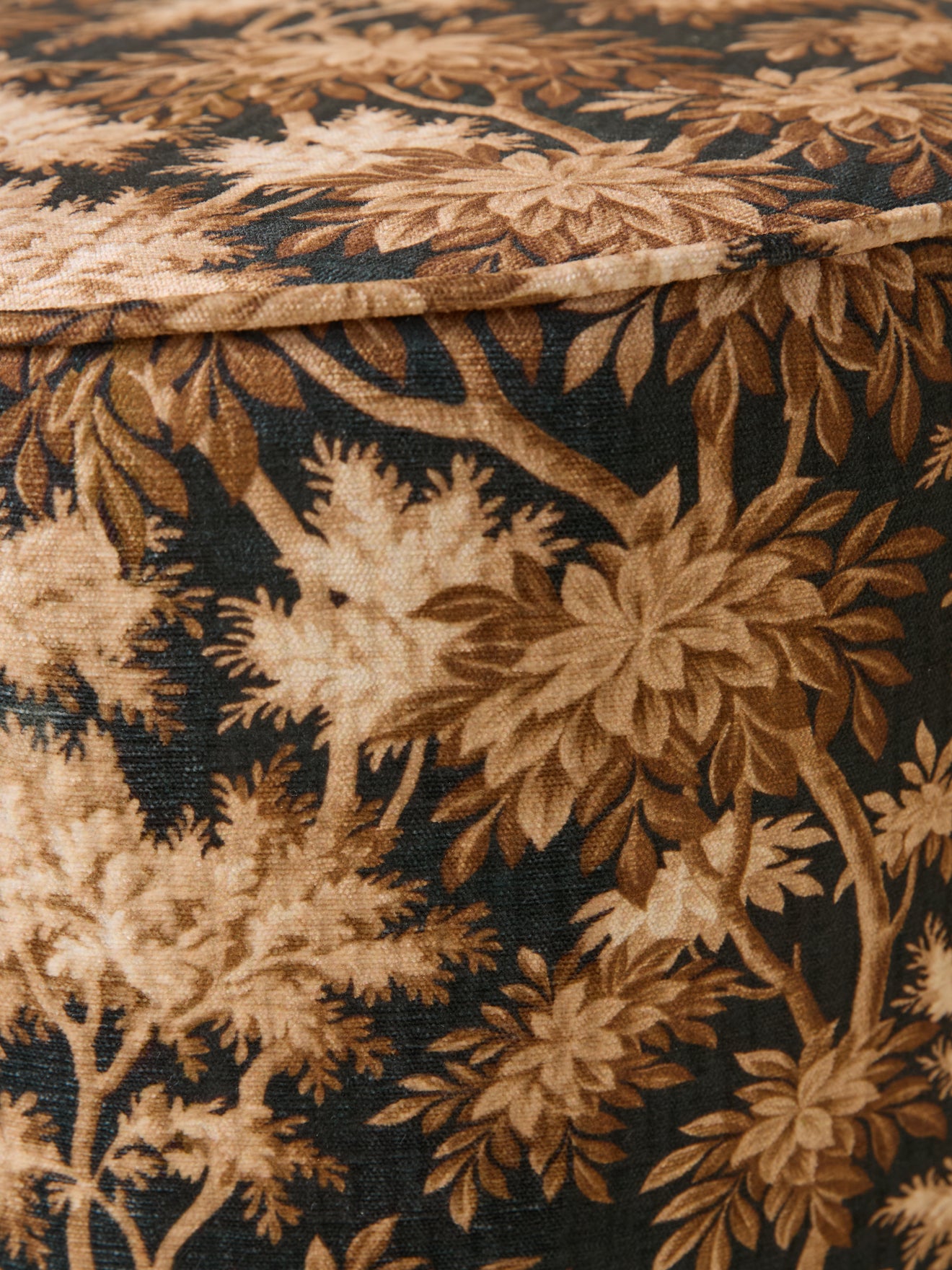 Pouf tapissier à motifs