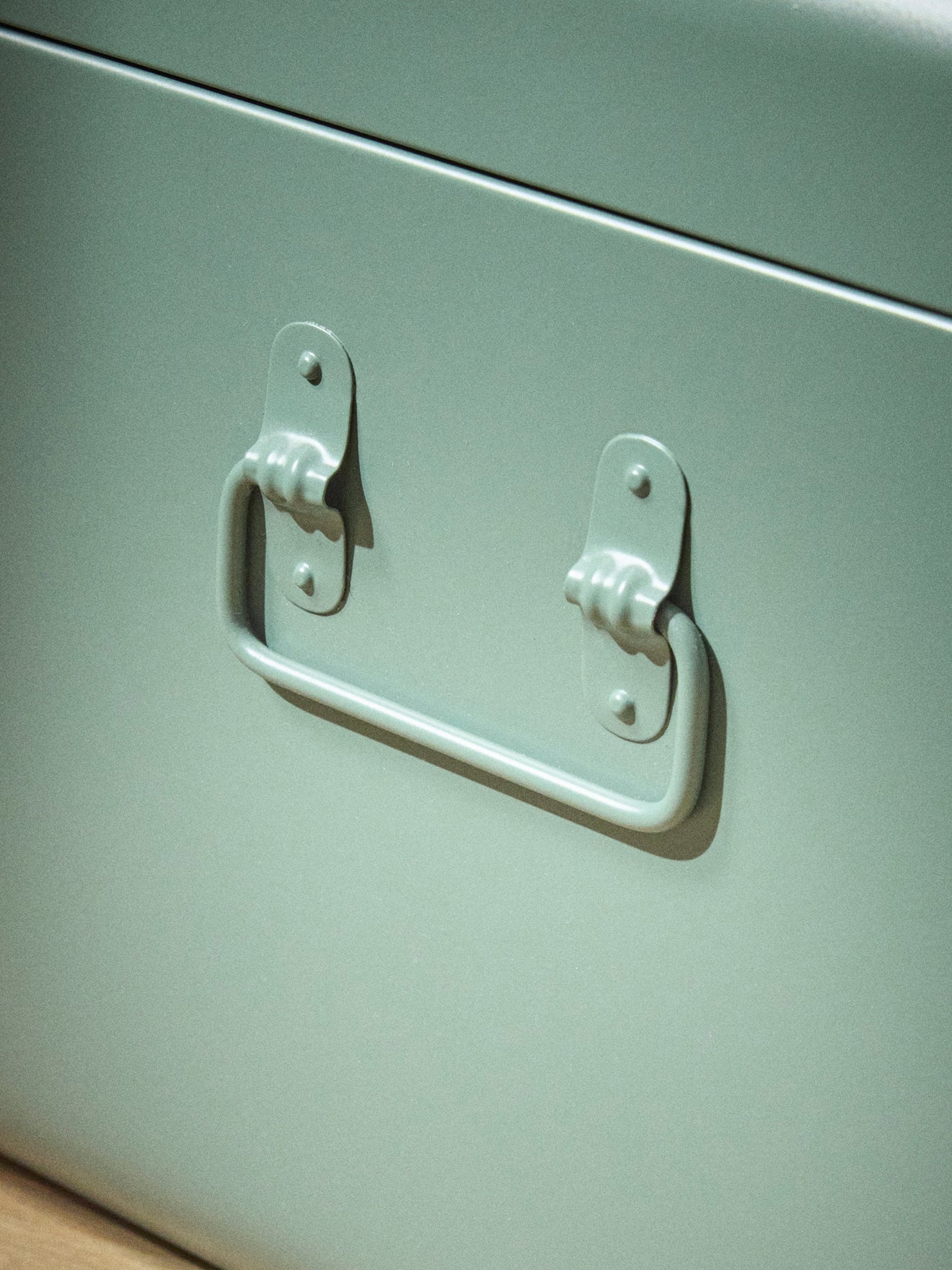 Coffre de rangement en métal