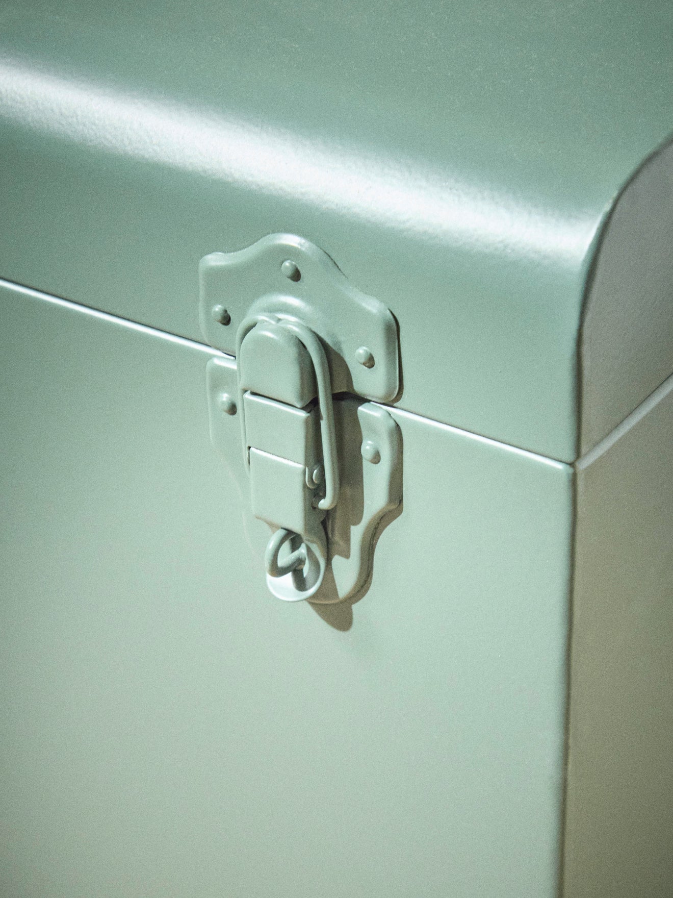 Coffre de rangement en métal