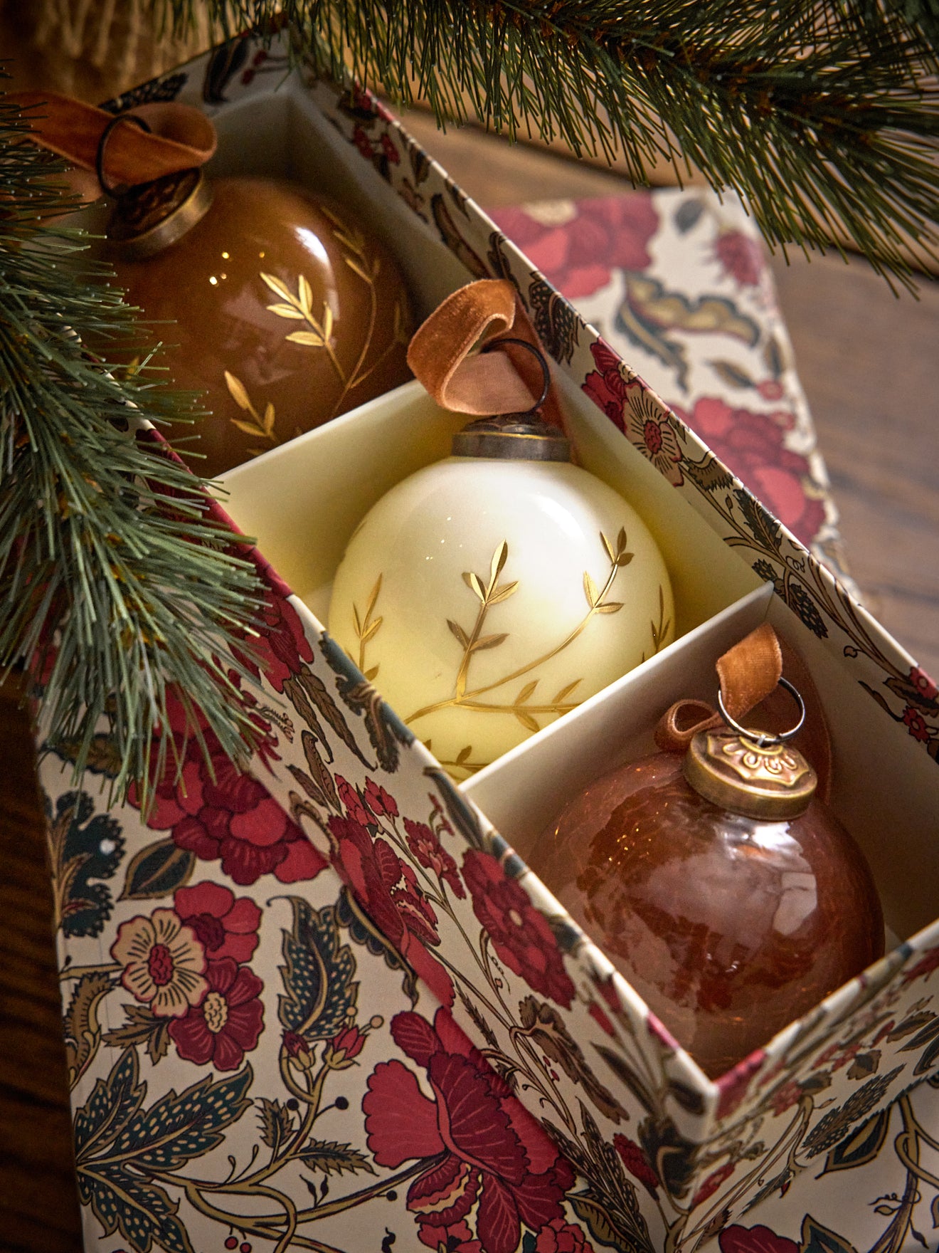 Boule de Noël en verre peint par lot de 3