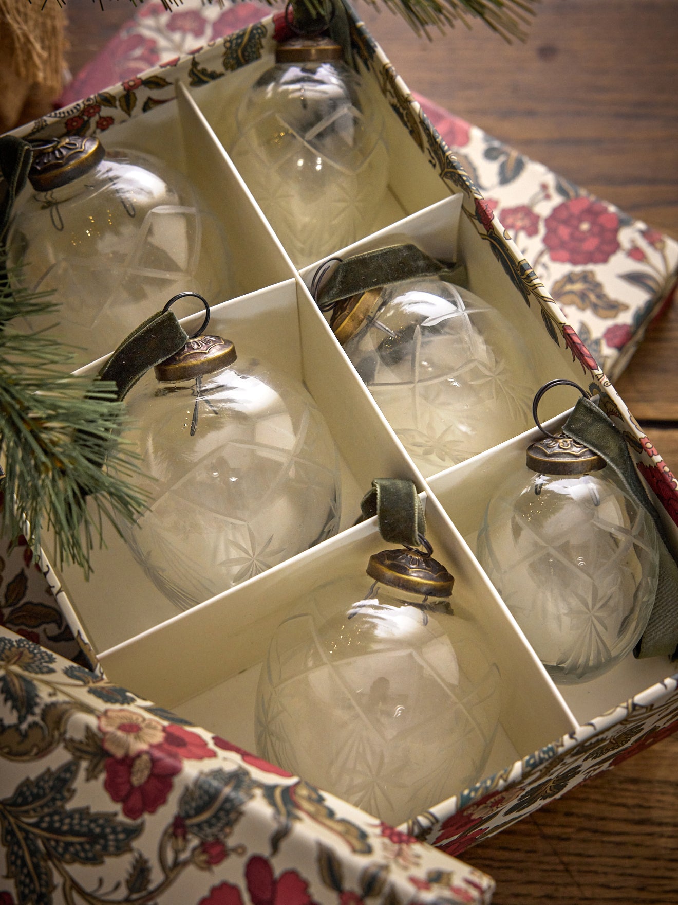 Boules en verre ciselé par lot de 6