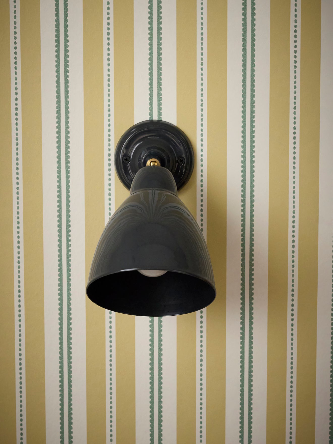 Applique murale Auguste en métal émaillé