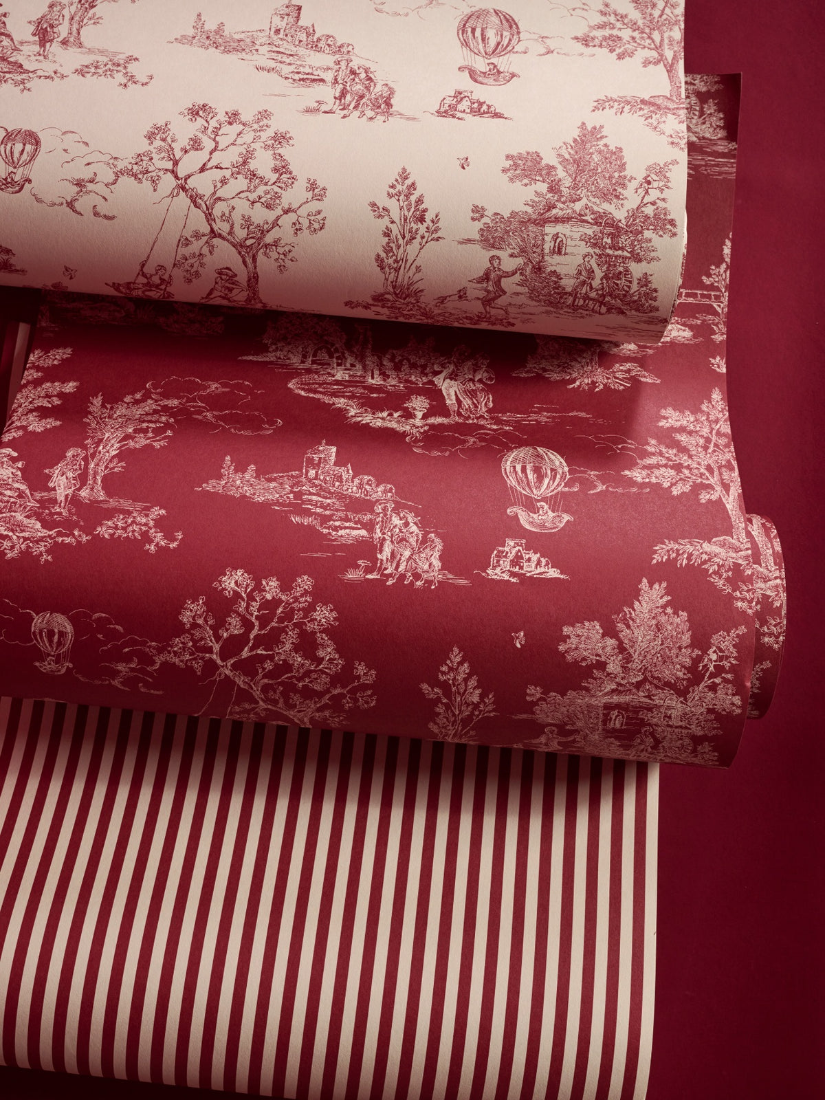 Papier peint à rayures esprit toile de Jouy