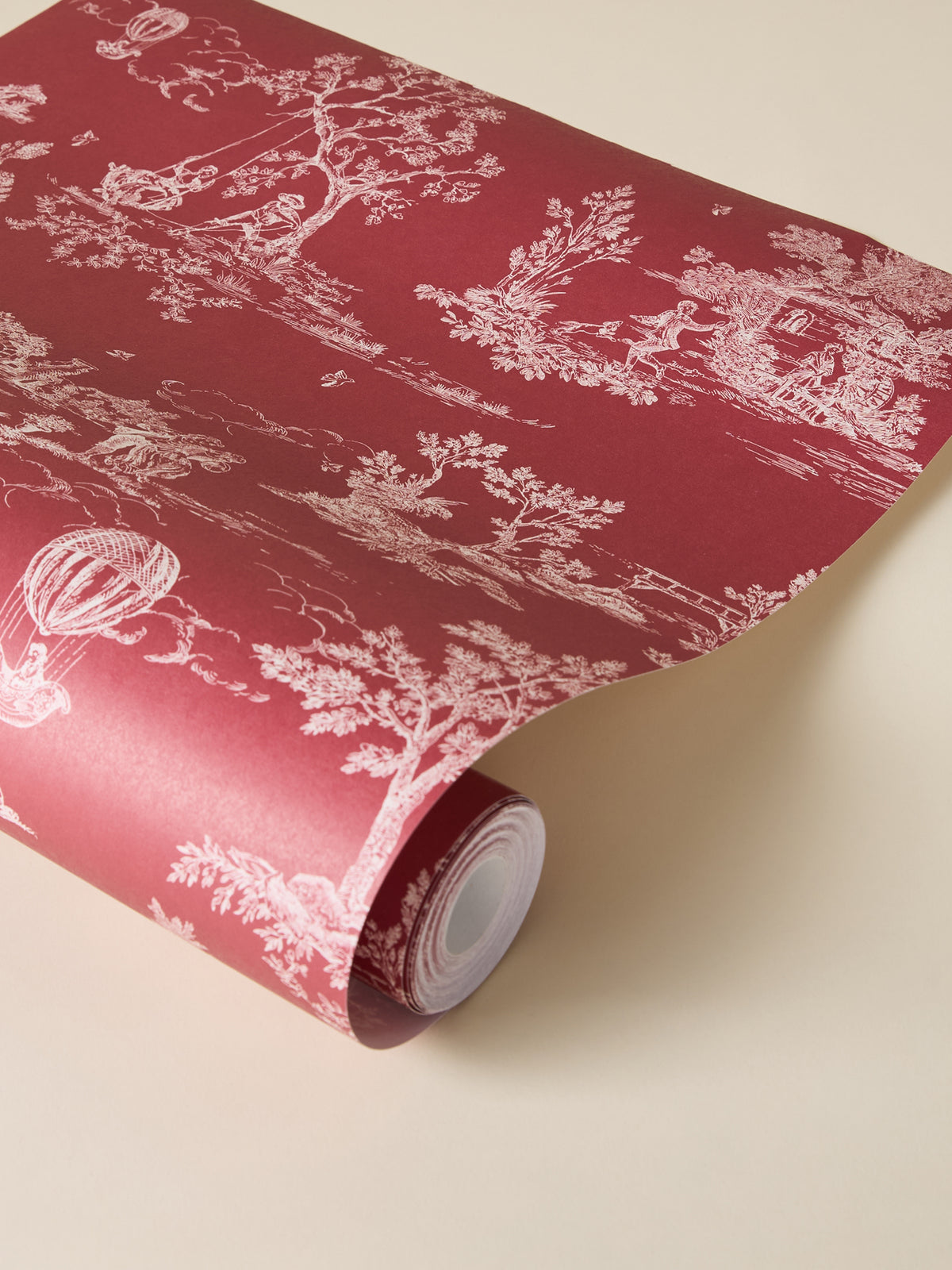 Papier peint bordeaux esprit toile de Jouy