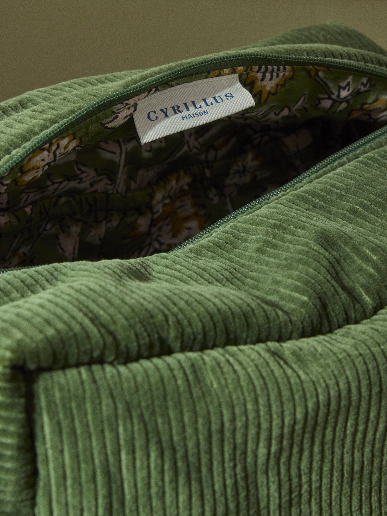 Trousse de toilette en velours côtelé