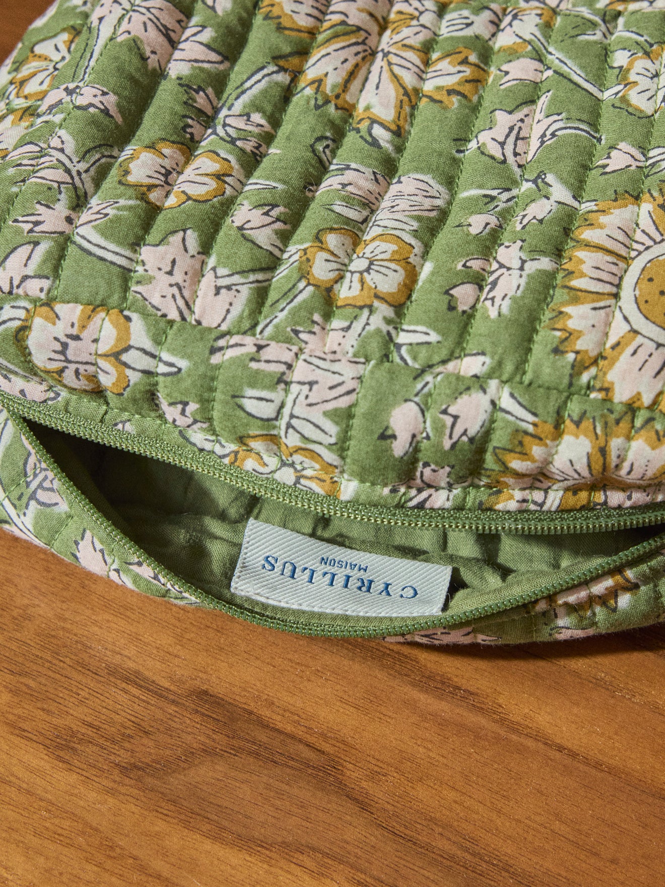 Trousse de toilette matelassée en tissu indien